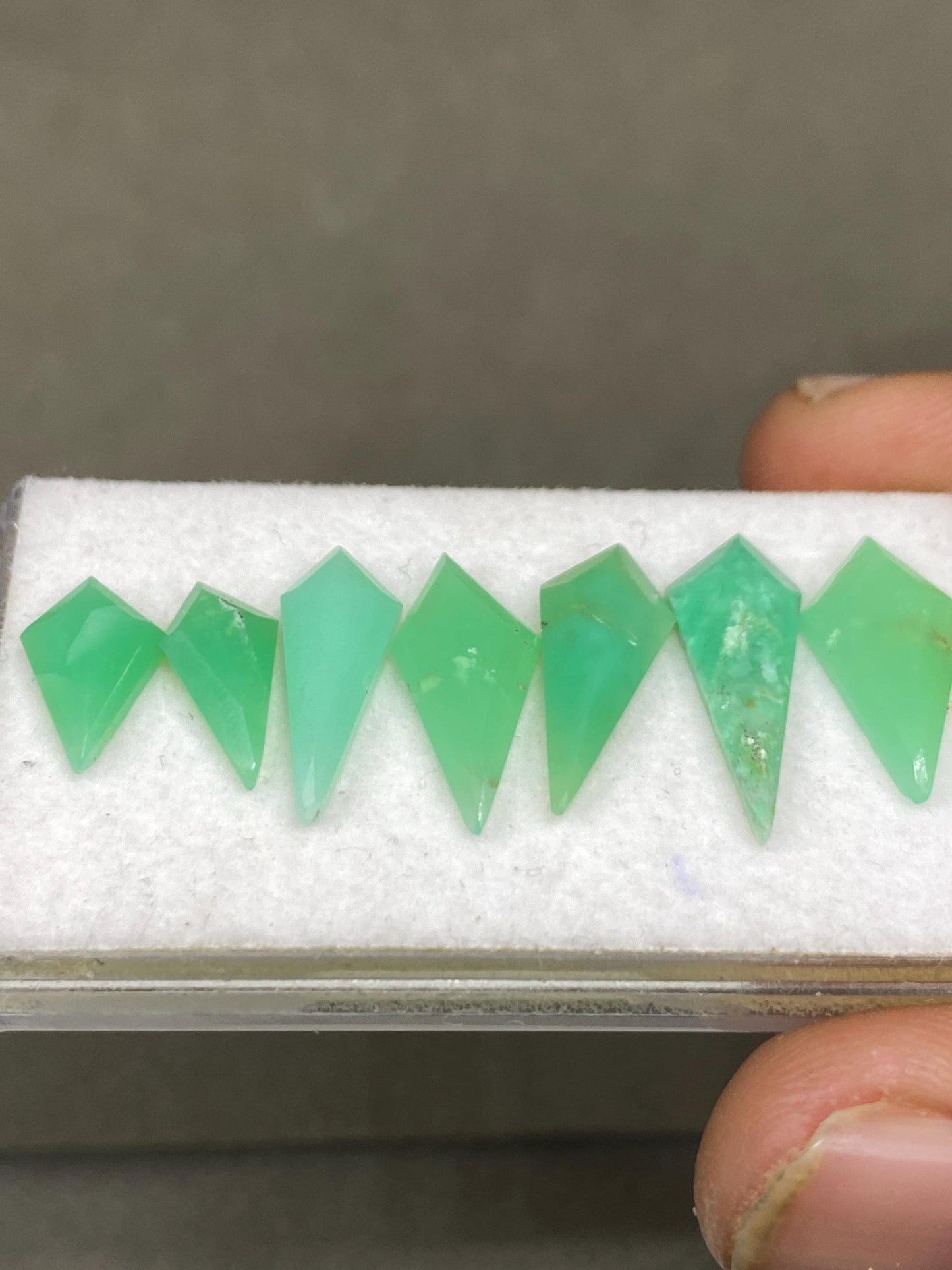 Nice Rare  chrysoprase kite stepcut weight 12.50 cts  pcs 7 size 11.5x7.4mm-19.1x7.3mm chrysoprase kite stepcut gems flatbacks