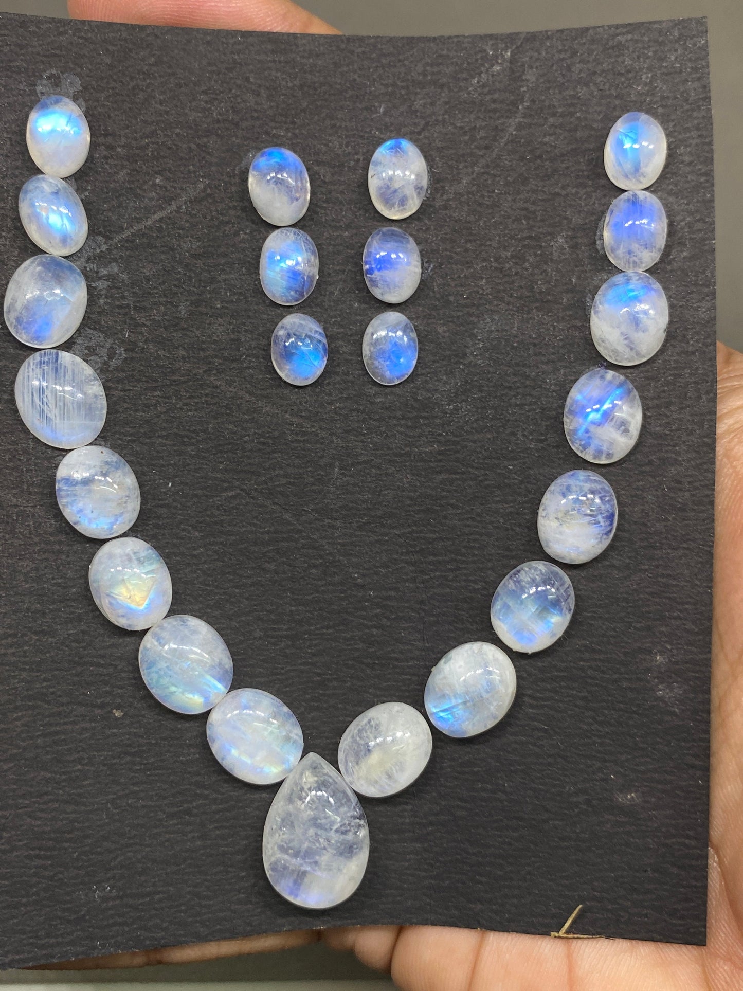 Stunning White rainbow moonstone oval cabochons  necklace lot pcs 23 wt 88 cts carats size 8x6mm-18x13mm(center) blue fire rainbow moonstone