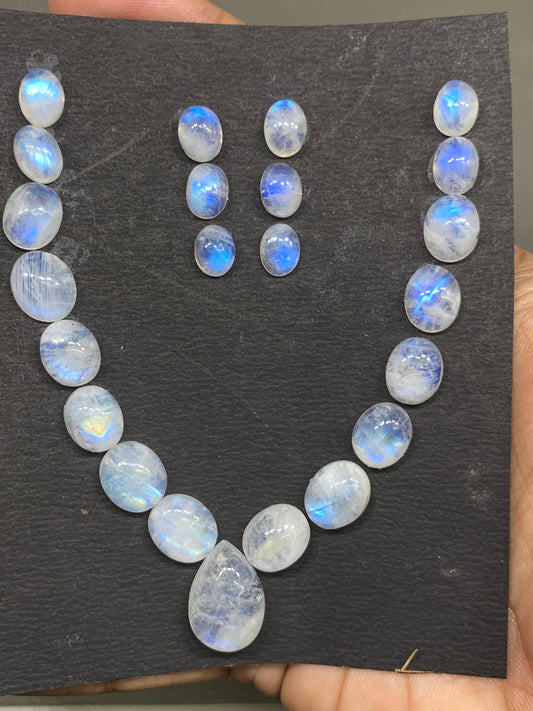 Stunning White rainbow moonstone oval cabochons  necklace lot pcs 23 wt 88 cts carats size 8x6mm-18x13mm(center) blue fire rainbow moonstone