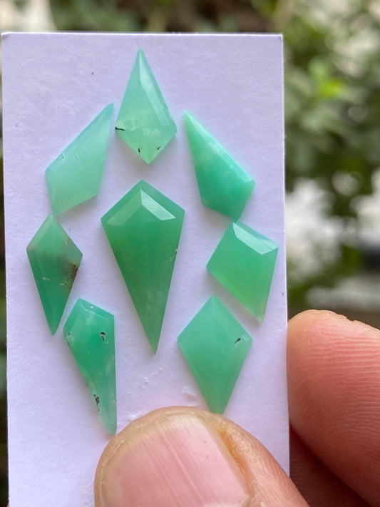 Nice Rare  chrysoprase kite stepcut weight 12.15  pcs 9 size 13x6-19x9mm chrysoprase kite stepcut gems flatbacks