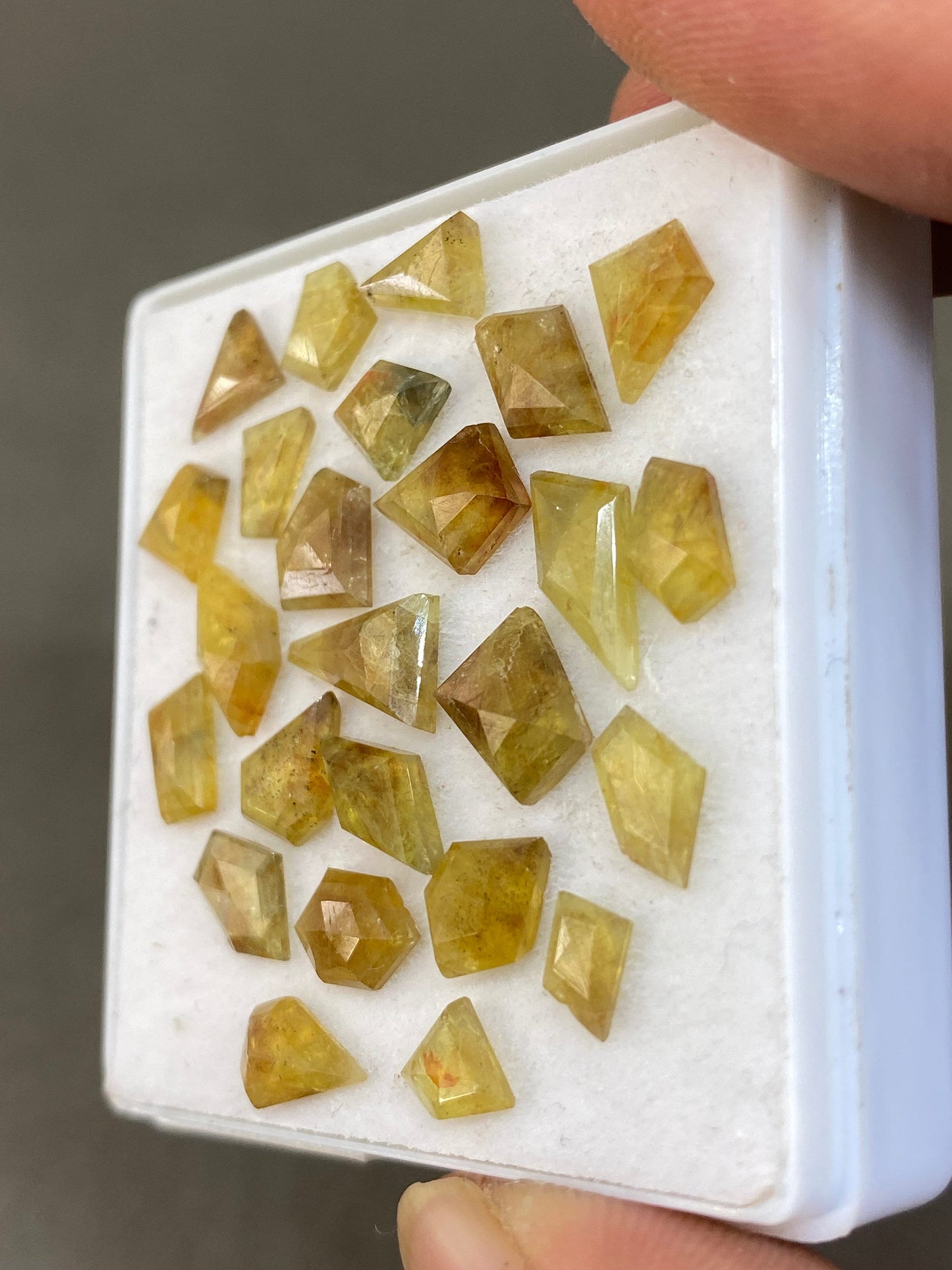 Mesmerising very rare Tanzania mines  yellow sapphire Bicolor geometric wt 26 carats pcs 25 size 5x4mm-11x7mm  sapphire stepcut