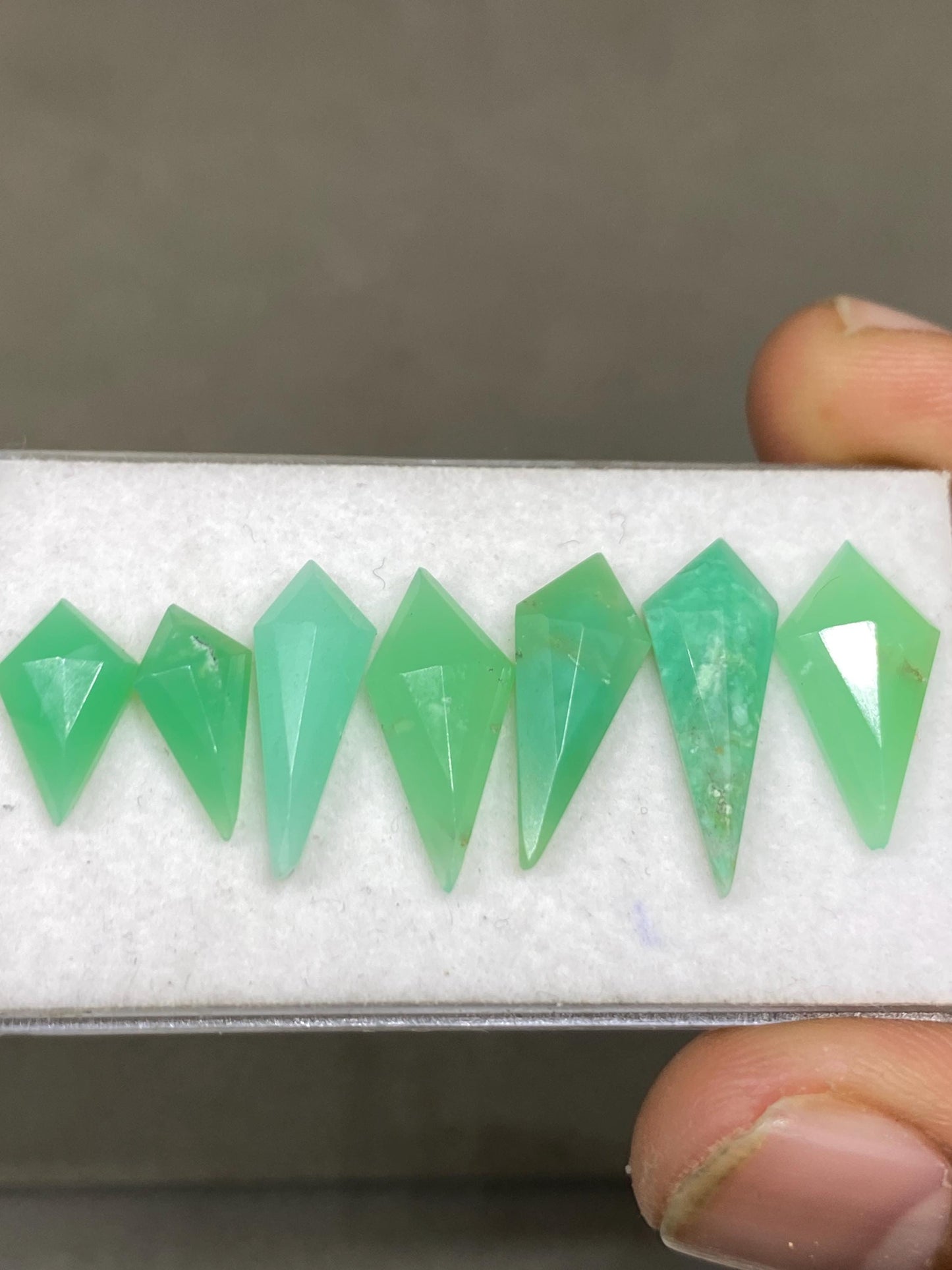 Nice Rare  chrysoprase kite stepcut weight 12.50 cts  pcs 7 size 11.5x7.4mm-19.1x7.3mm chrysoprase kite stepcut gems flatbacks