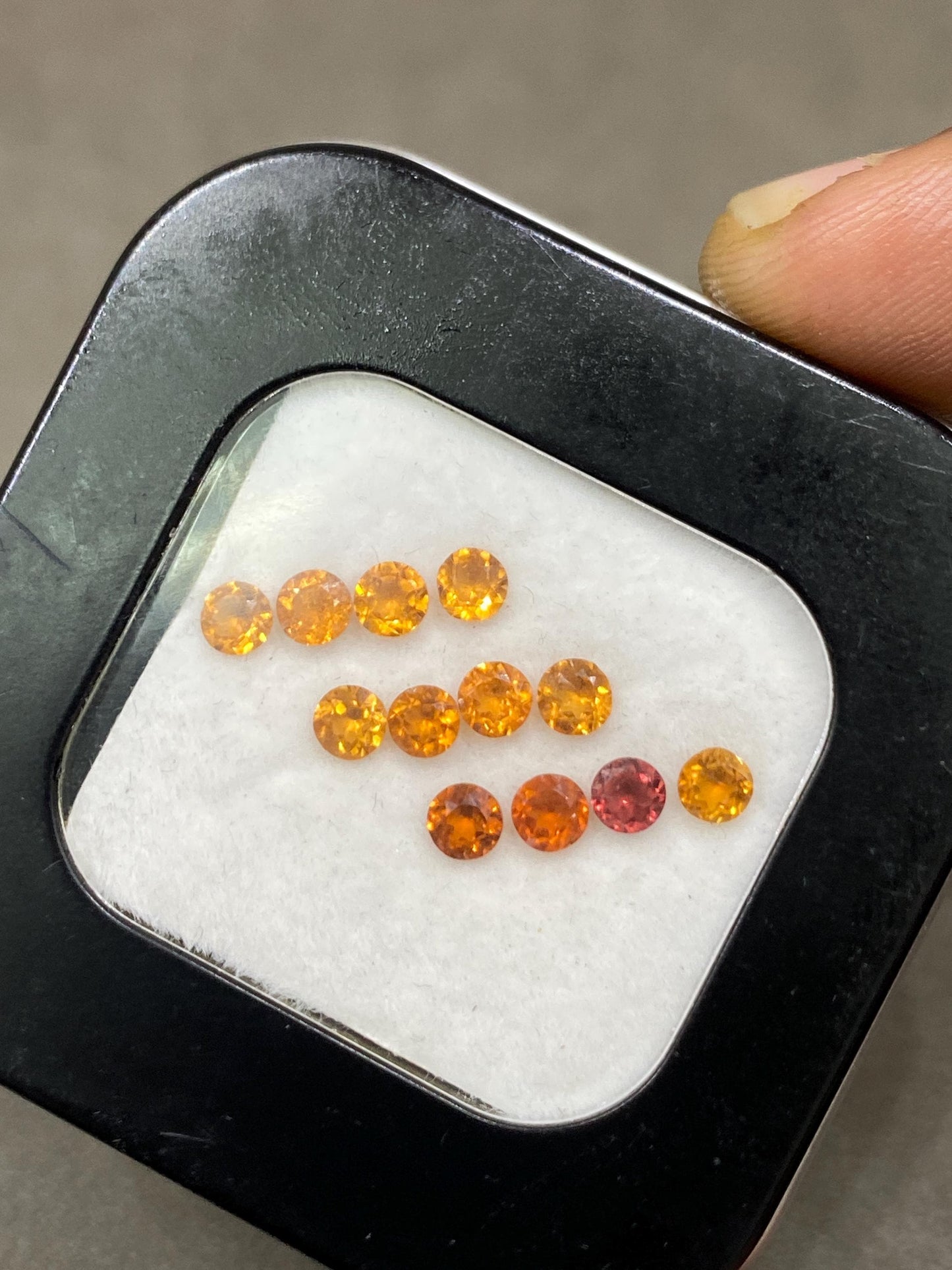 Rare Gorgeous orange Fanta garnet round  cut weight  carats pcs  12  size   spessartite faceted