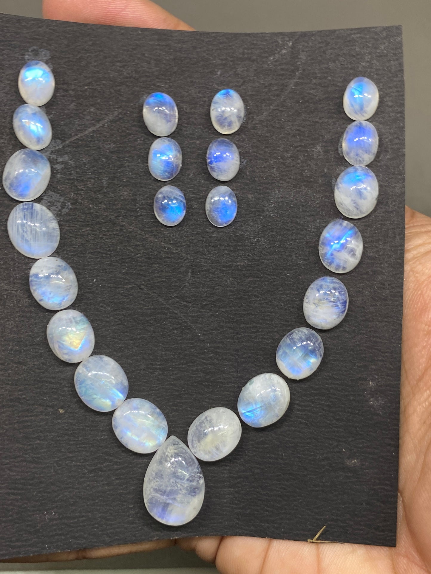 Stunning White rainbow moonstone oval cabochons  necklace lot pcs 23 wt 88 cts carats size 8x6mm-18x13mm(center) blue fire rainbow moonstone