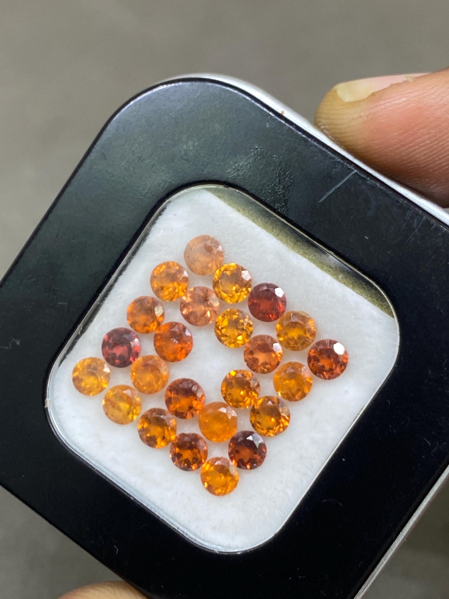 Rare Attractive orange Fanta garnet round  cut weight  carats pcs  24  size   spessartite faceted