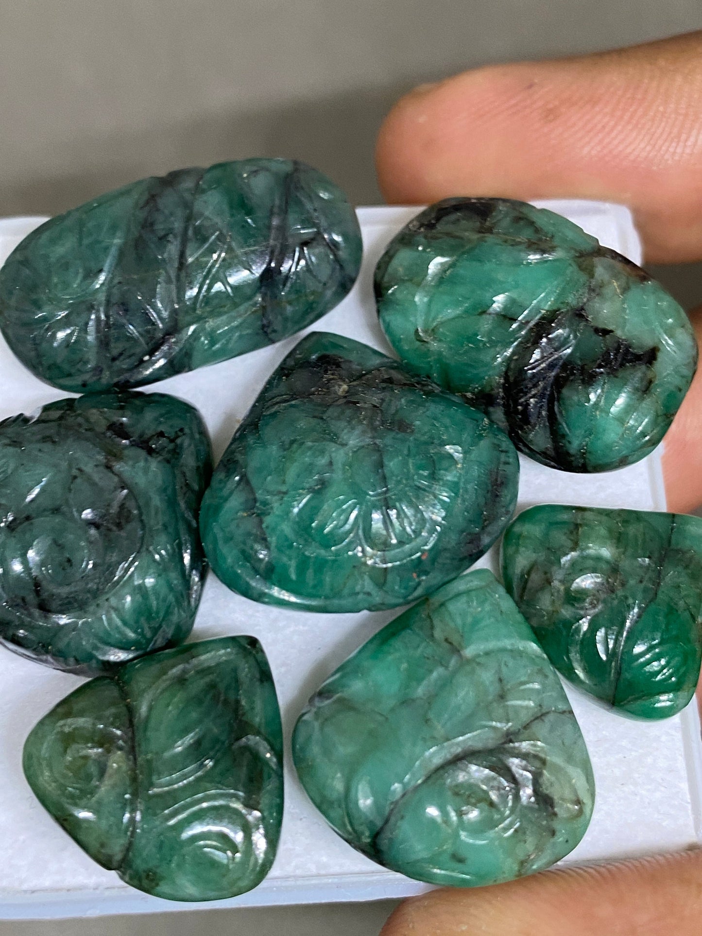 Rare Emerald carving wholesale lot 16x15mm-26x15mm weight 147 carats pcs 7 natural emerald carving ideal for pendant or ring emerald carving