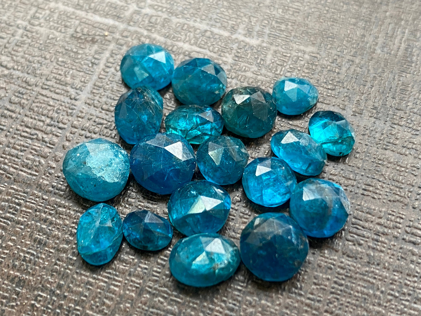 Lovely Rare Neon blue apatite flat cabochons oval rounds wholesale lot weight 19 carats pcs 18 size 5x4mm-7mm electric blue apatite