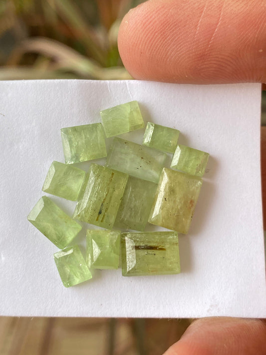 Nice rare parrot green Kyanite cushion stepcut flats quality wt 23 carats pcs 13 size 5x4mm-9x6mm aaa quality rosecut green kyanite