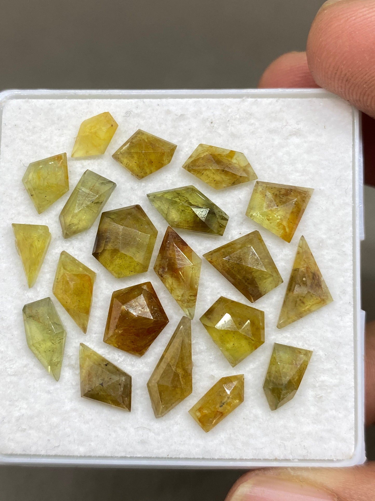 Dazzling very rare Tanzania mines small yellow sapphire Bicolor geometric wt 26 carats pcs 20 size 7.5x5mm-13x5.8mm sapphire stepcut