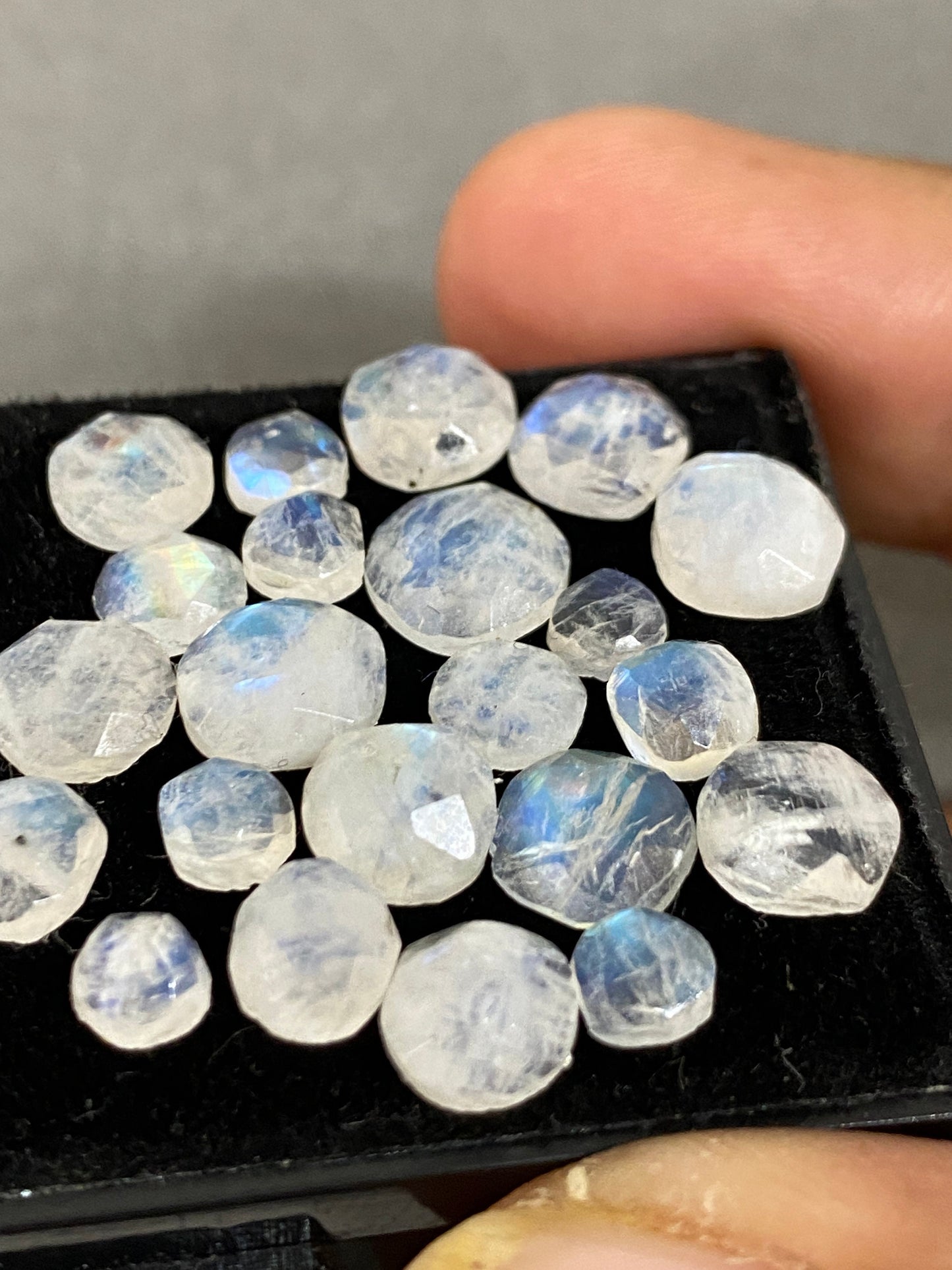 Cute Blue fire rainbow moonstone round faceted rosecut pcs 22 wt 23 cts  size 4.9mm-8mm beautiful fire rainbow moonstone facted