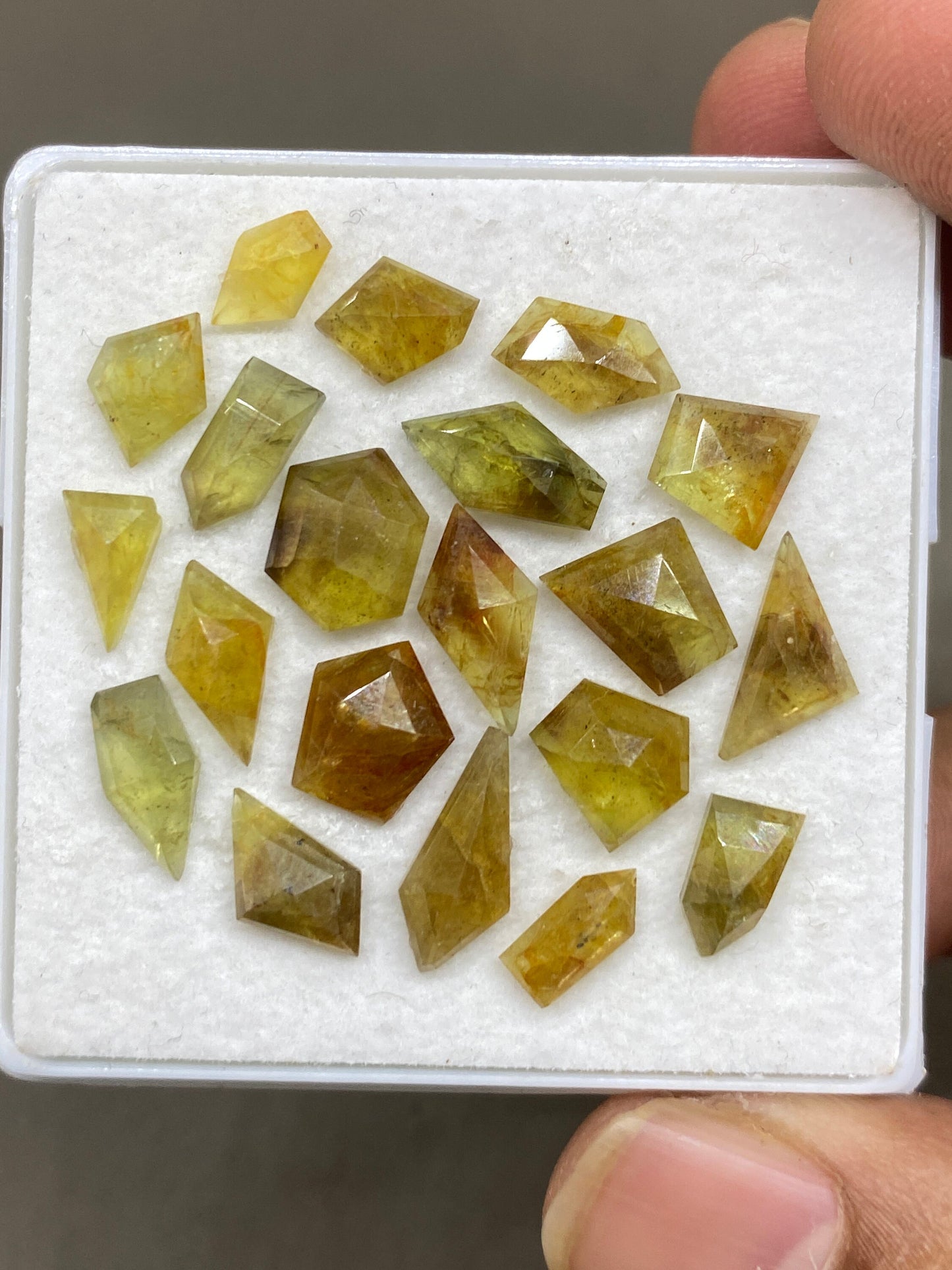 Dazzling very rare Tanzania mines small yellow sapphire Bicolor geometric wt 26 carats pcs 20 size 7.5x5mm-13x5.8mm sapphire stepcut