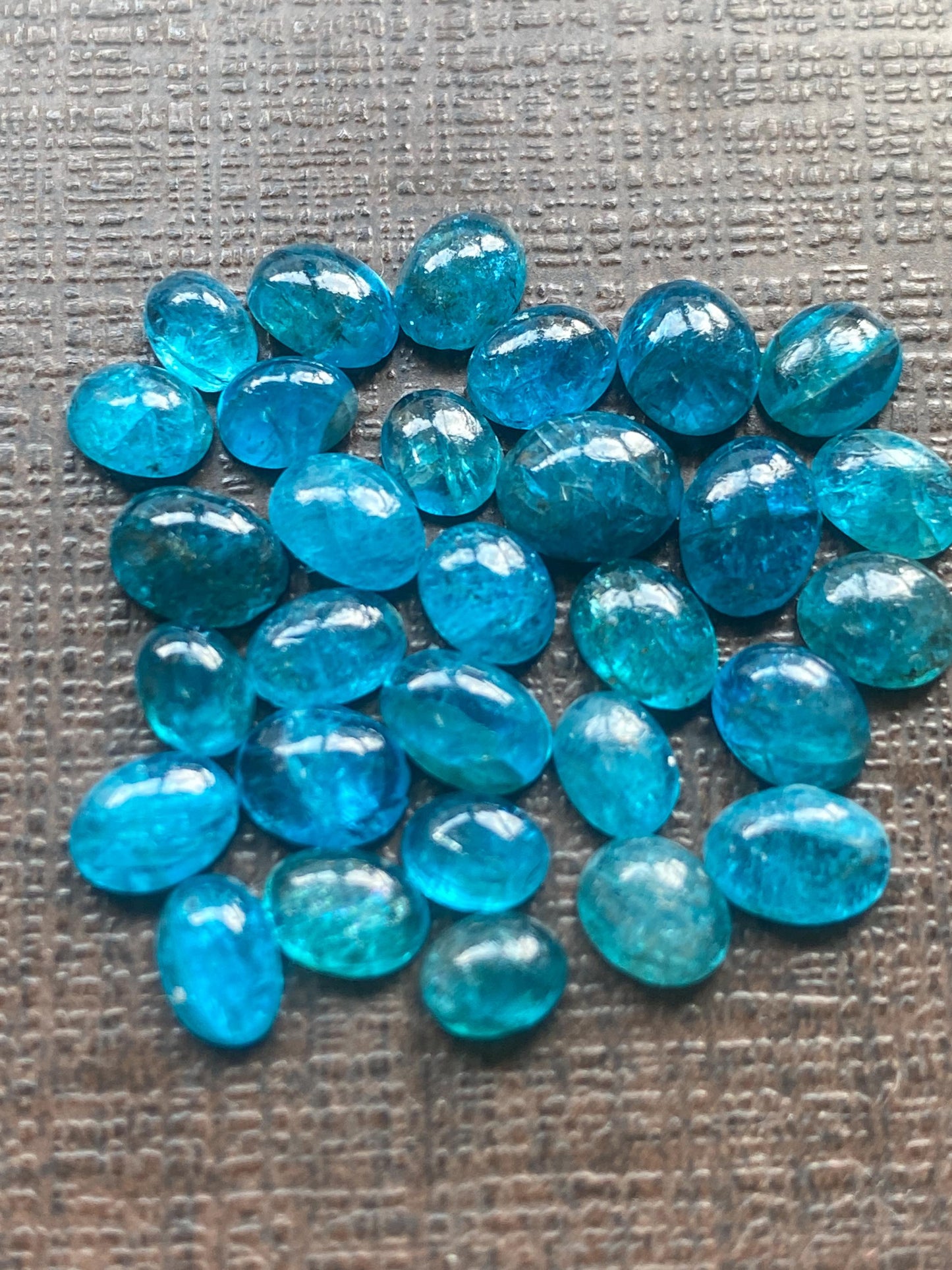 Neon blue apatite flat cabochons oval rounds wholesale lot pcs 30 weight 16.15 carats size 5x3.7mm-6.7x5.6mm electric blue apatite cabochons