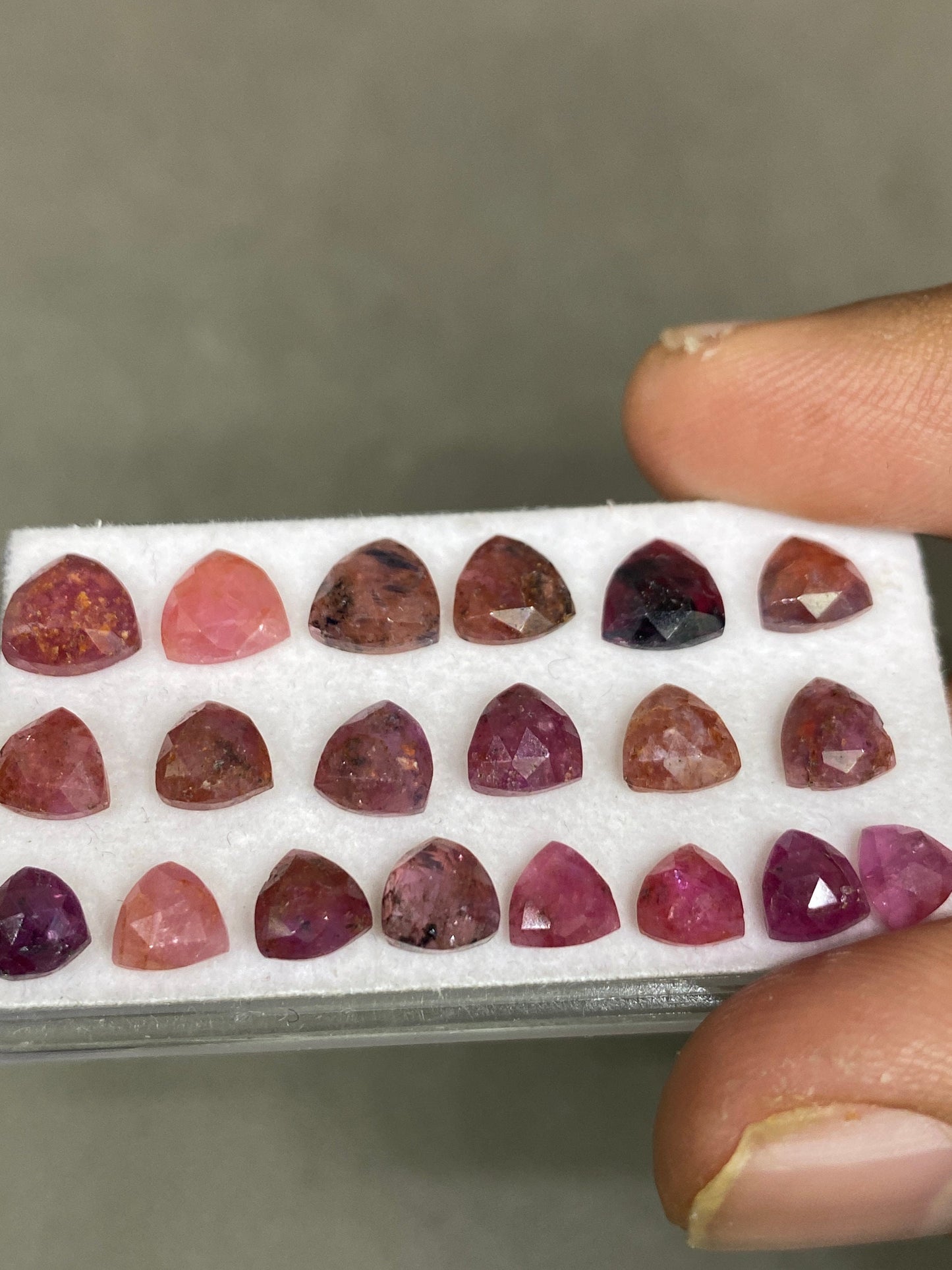 Stunning rare Bicolor pink orangish blue winza sapphire trillion rose cut wt 22.60 cts pcs 20 size 5.5mm-7.5mm sapphire rosecut trillion