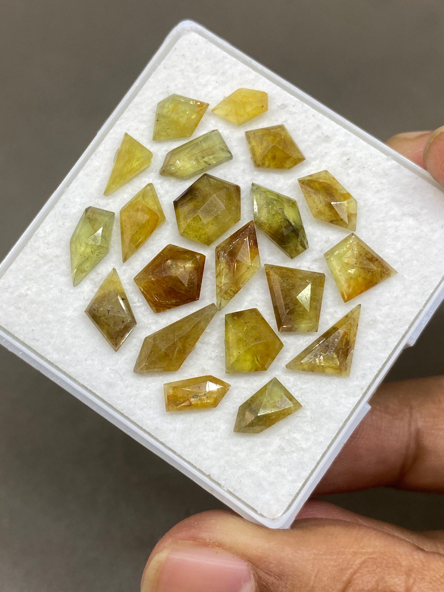 Dazzling very rare Tanzania mines small yellow sapphire Bicolor geometric wt 26 carats pcs 20 size 7.5x5mm-13x5.8mm sapphire stepcut