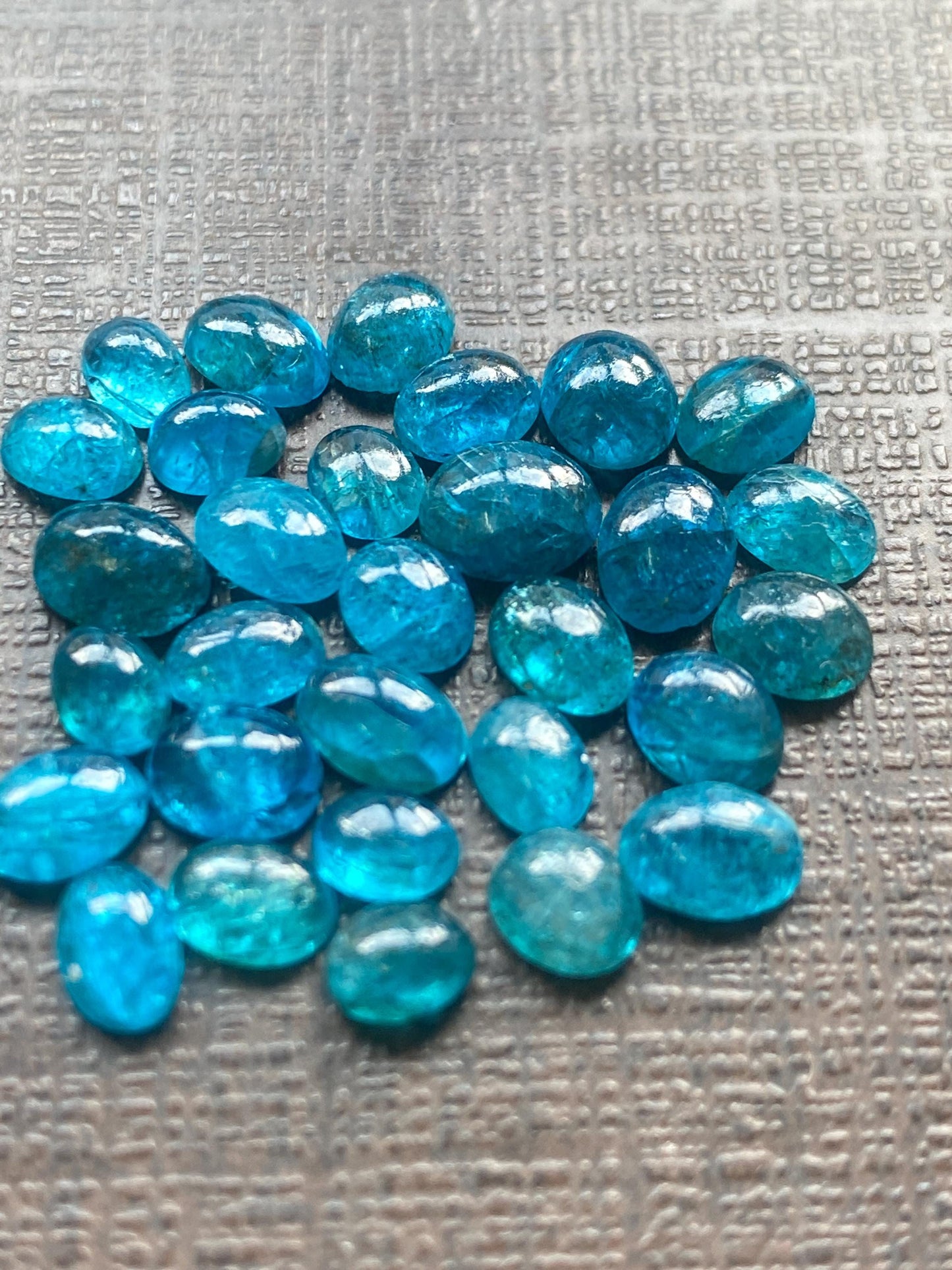 Neon blue apatite flat cabochons oval rounds wholesale lot pcs 30 weight 16.15 carats size 5x3.7mm-6.7x5.6mm electric blue apatite cabochons