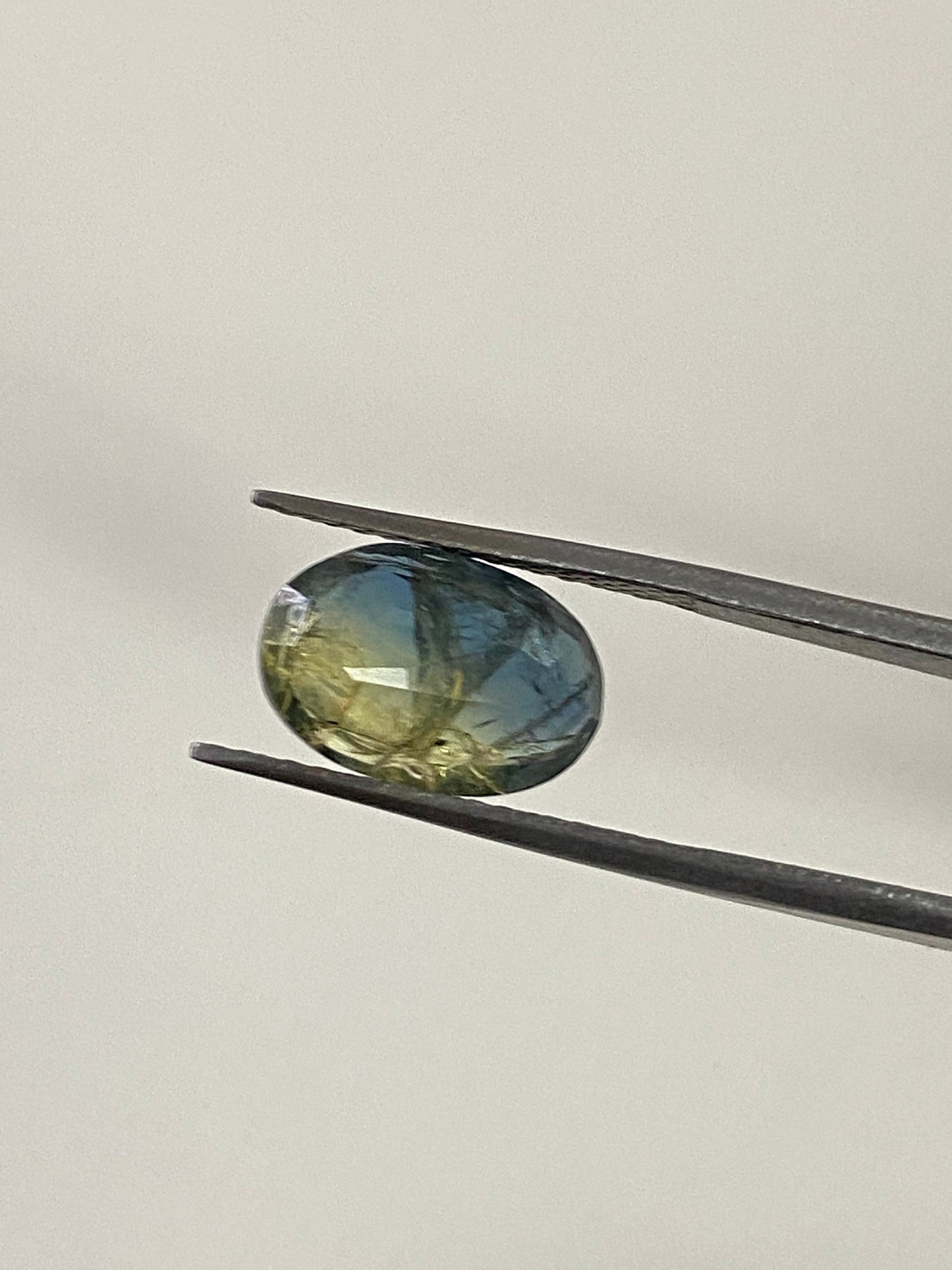 Very Rare Bi color sapphire yellow sapphire blue sapphire cutstone ideal for ring  sapphire oval cutstone 3.40 carats rare sapphire gem