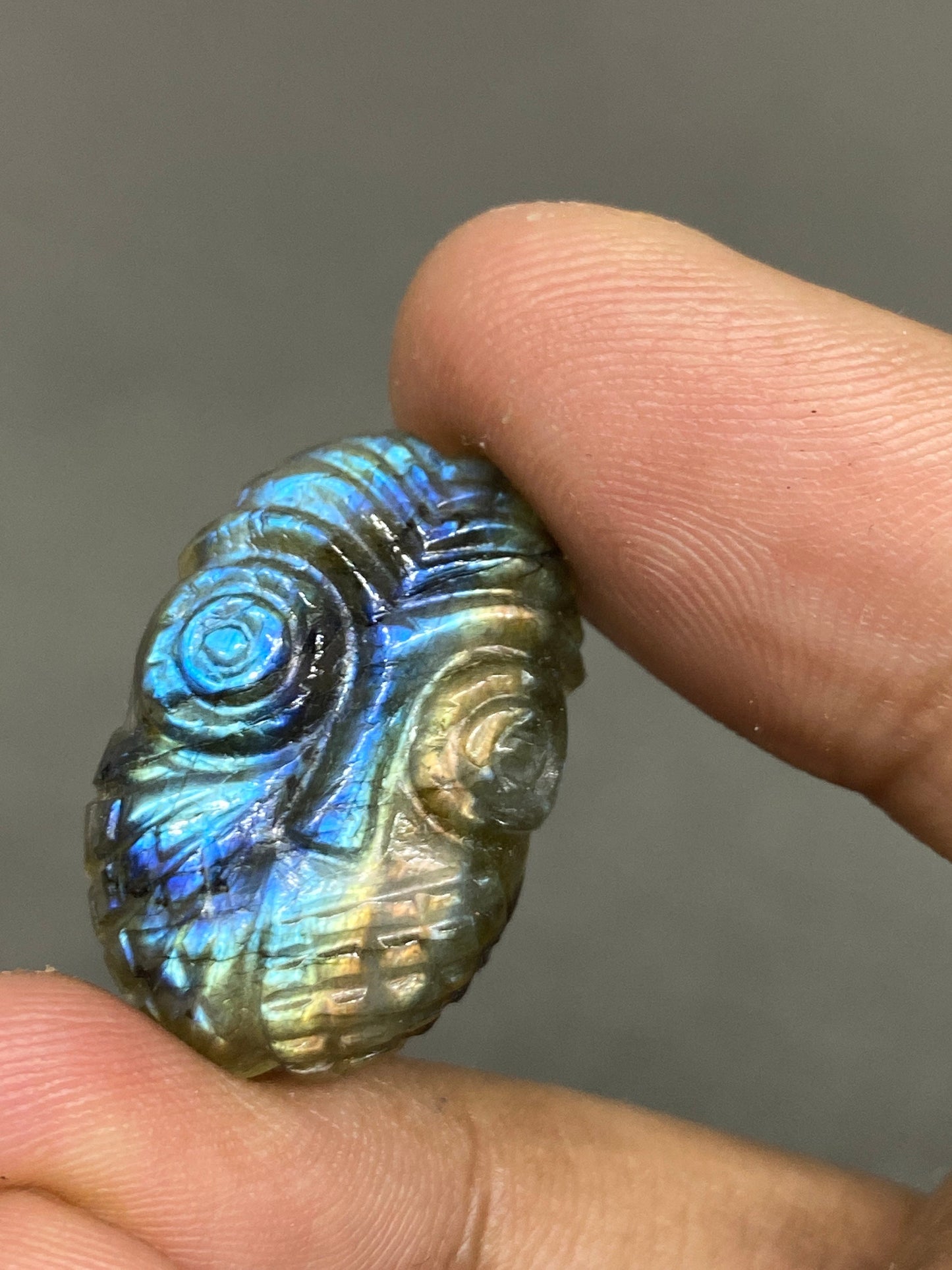 Very cute labradorite owl carving gemstone carving size 26x18mm weight 25 carats labradorite owl carving