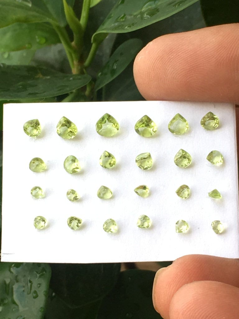 Peridot heart shape cutstones small size 2.6mm-4x5mm weight 3.90 carats pcs 24 natural peridot heart ring supply pendant jewelry designer