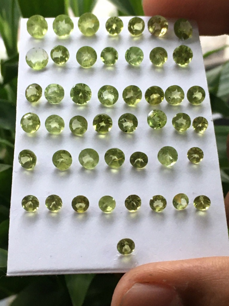 Dazzling peridot  round cut stone pcs 46 wt 24.70 cts size 4mm to 6mm natural peridot round cut jewelry supply