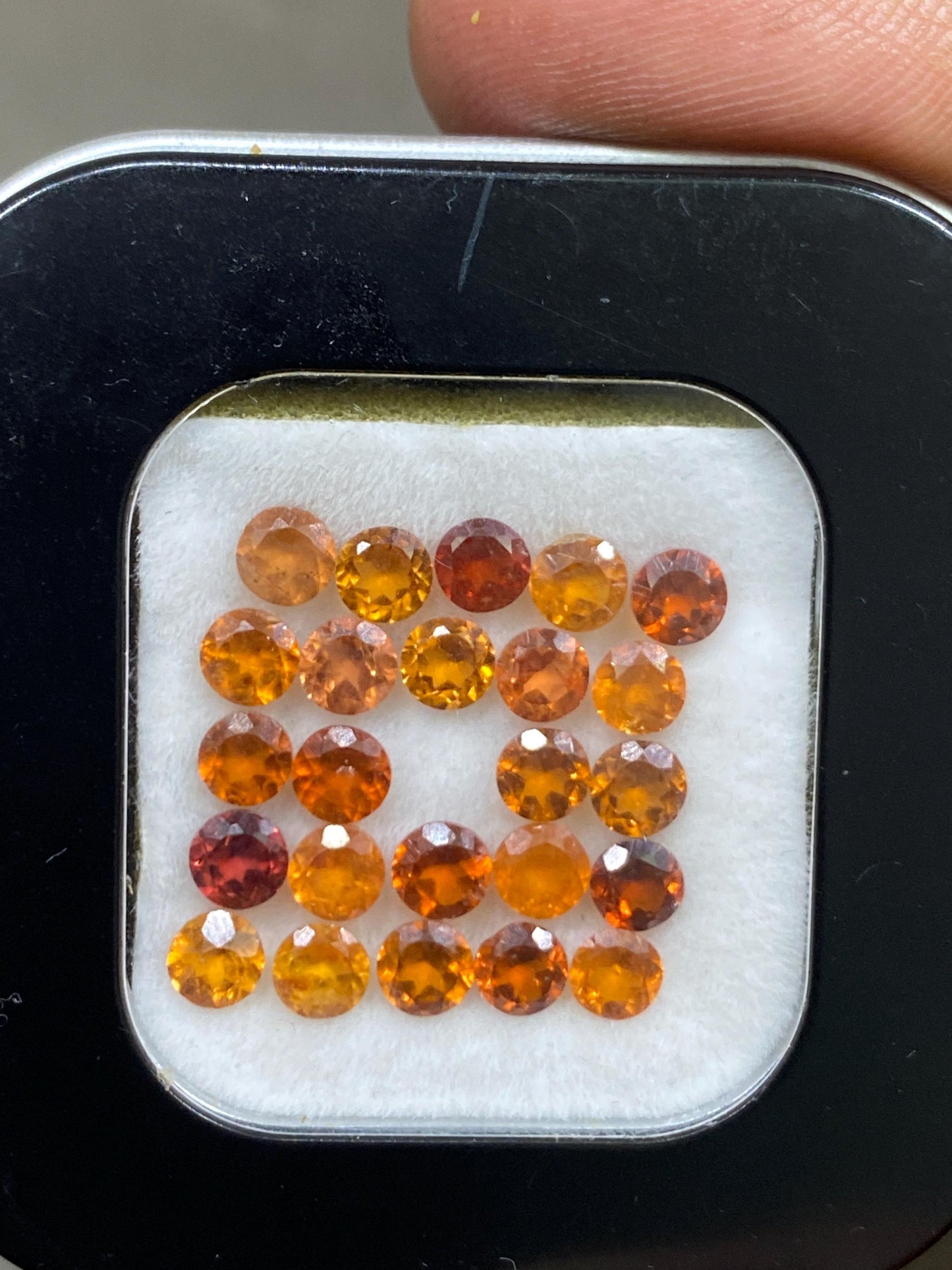 Rare Attractive orange Fanta garnet round  cut weight  carats pcs  24  size   spessartite faceted