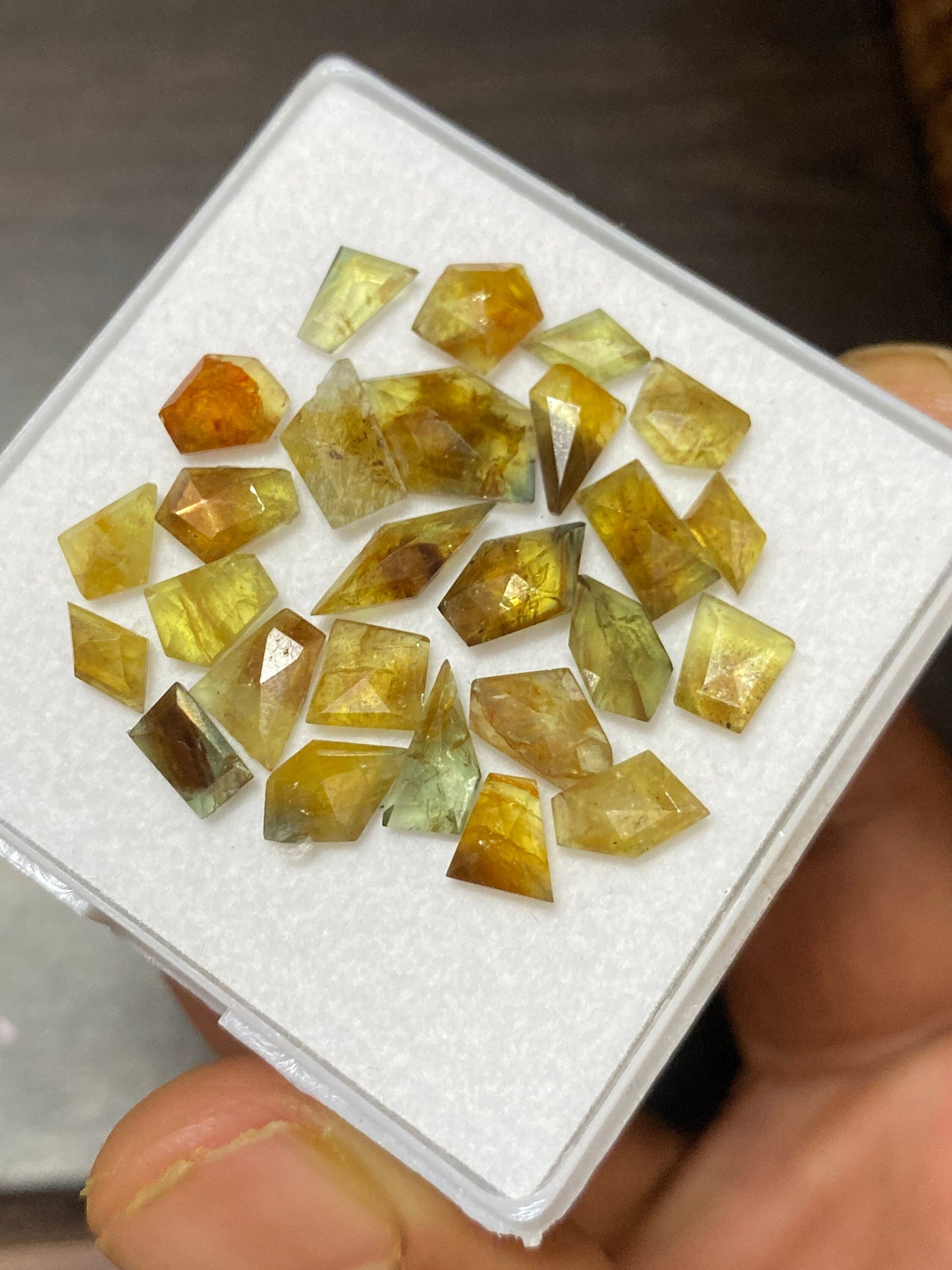 Amazing very rare Bicolor yellow sapphire Geometric Yellow sapphire wt 27 cts pcs 26 size 7.4x3.4-12.5x8mm rare sapphire geometric stepcut