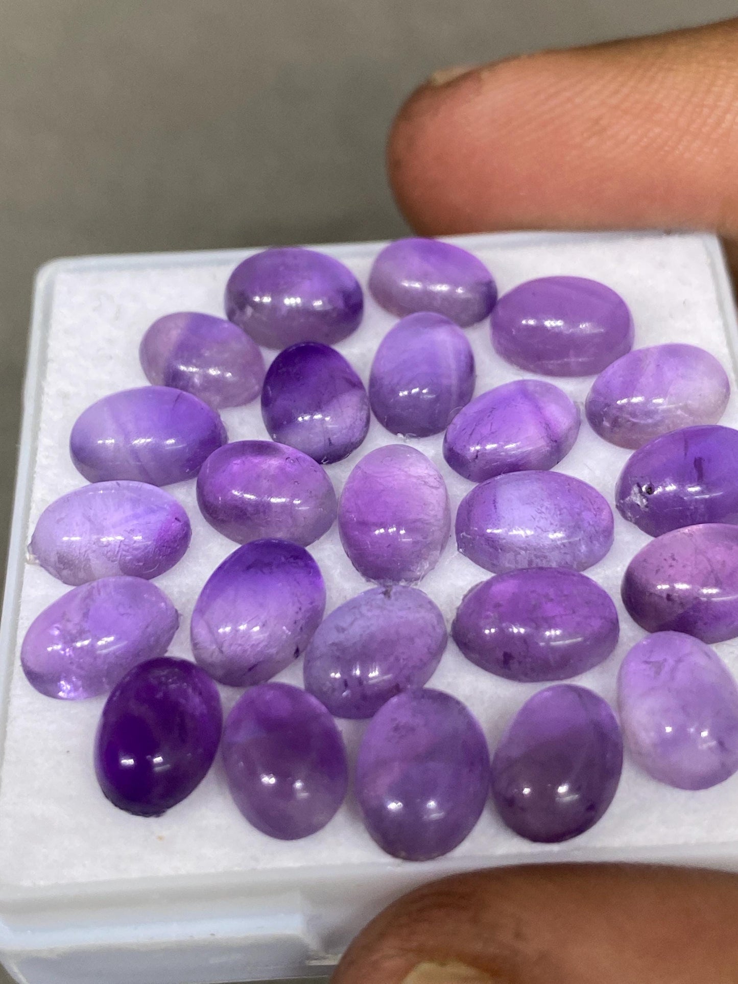 Amazing quality amethyst oval cabochon lighter than picture pcs 24 wholesale lot weight 31 carats size 8x6mm amethyst cabochons