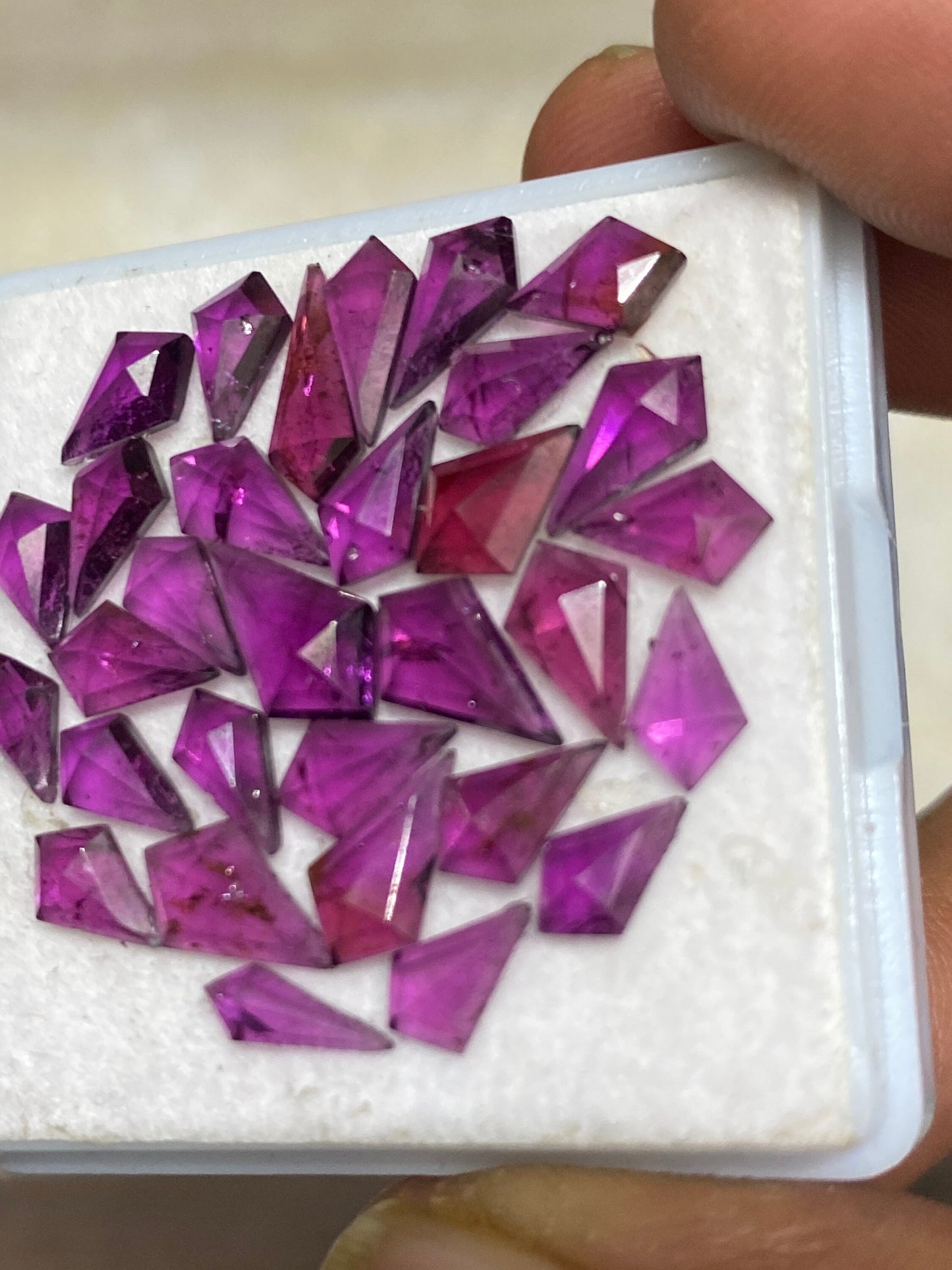 Dazzling Rhodolite garnet geometric kite step cuts aaa quality wt 22 cts pcs 31 small size 6x4-11x6mm Rhodolite garnet stepcut hexagons