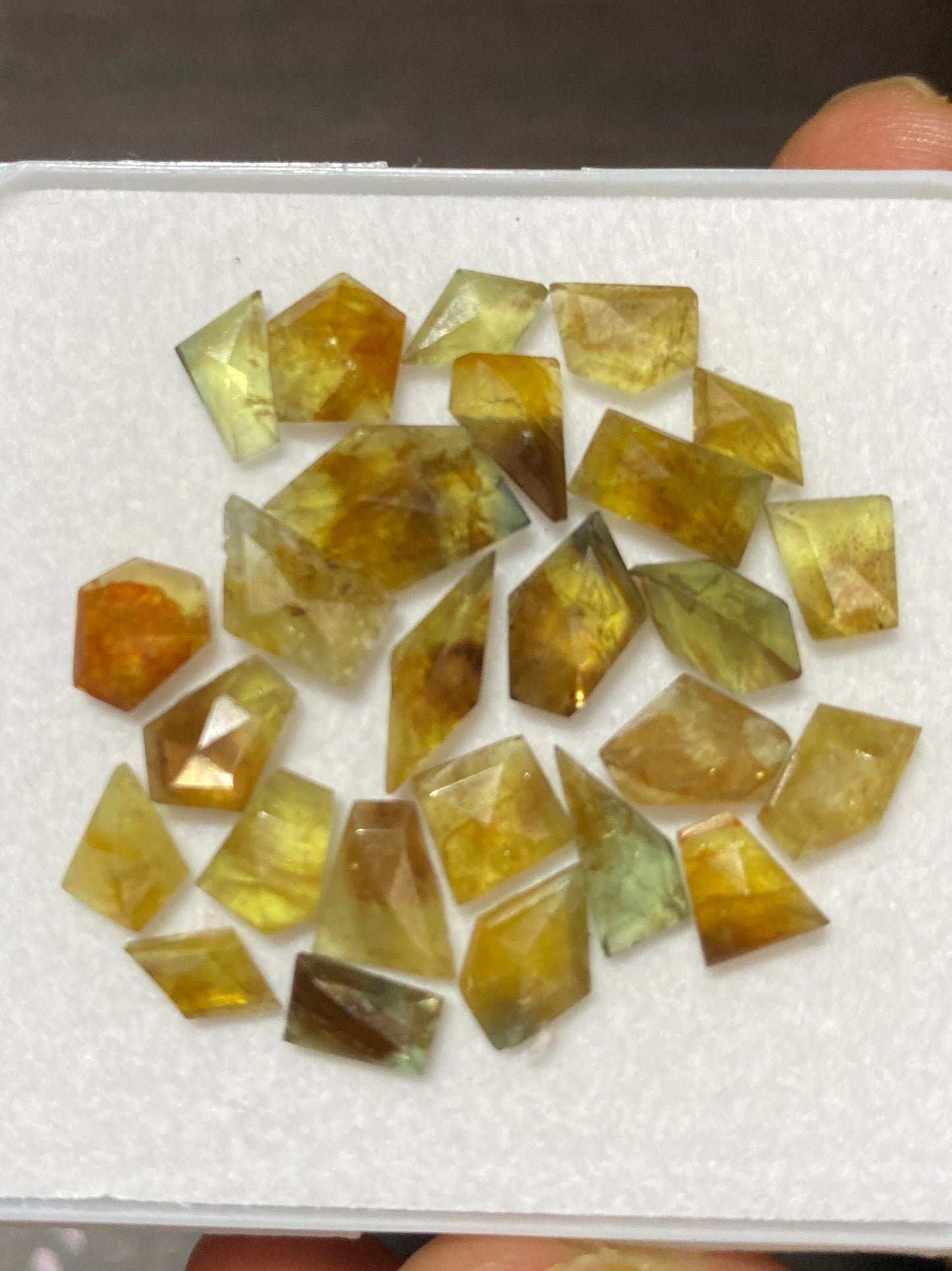 Amazing very rare Bicolor yellow sapphire Geometric Yellow sapphire wt 27 cts pcs 26 size 7.4x3.4-12.5x8mm rare sapphire geometric stepcut