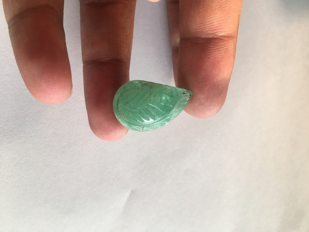 Natural Emerald Carving huge single piece rare 32 carats beautiful color and carving 24x16mm emerald pendant supply