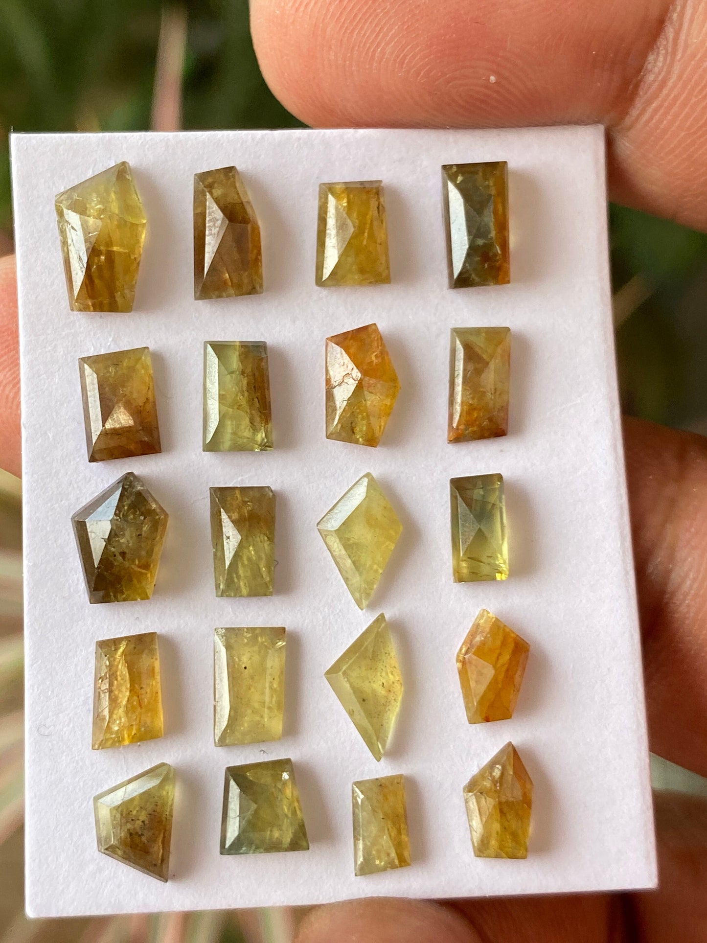 Gorgoeus very rare Tanzania mines small yellow sapphire Bicolor geometric wt 20 carats pcs 20 size 5.7x5.6mm-10x5.8mm sapphire stepcut