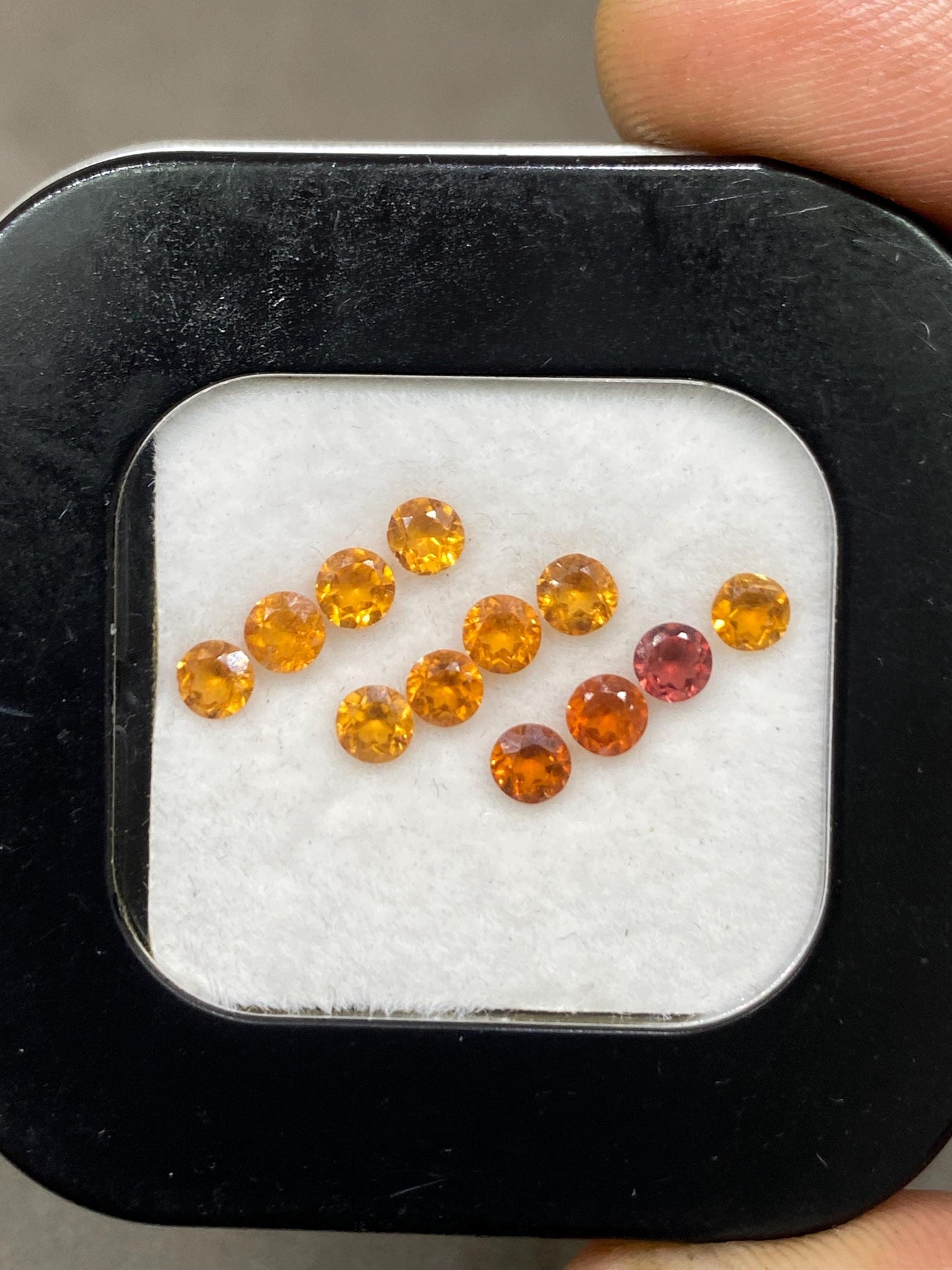 Rare Gorgeous orange Fanta garnet round  cut weight  carats pcs  12  size   spessartite faceted