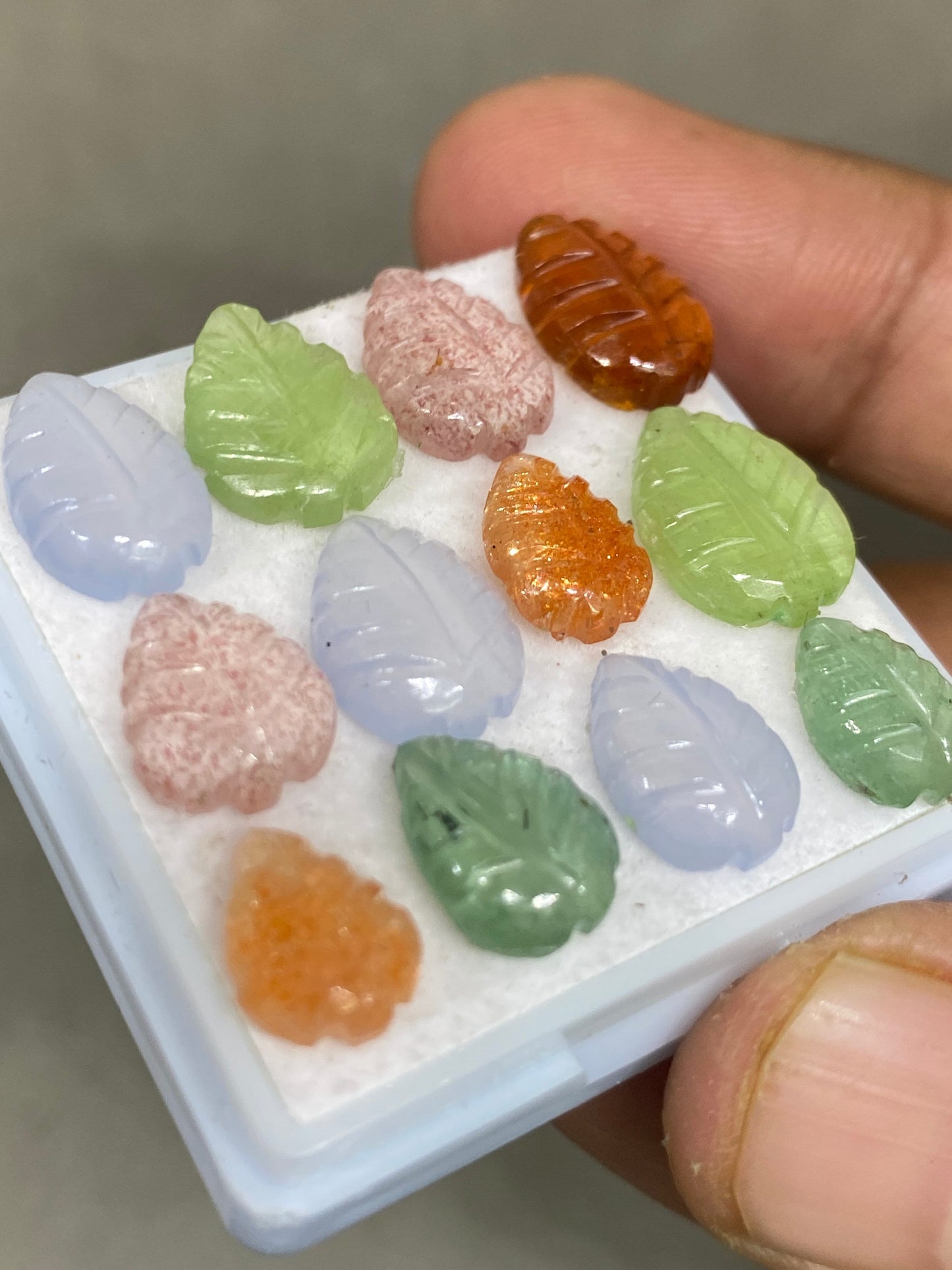 Stunning lavender chalcedony green kyanite Hessonite strawberry quartz mint kyanite leaves carving wt 37 cts pcs 12 size 10x7-14x10mm leaf