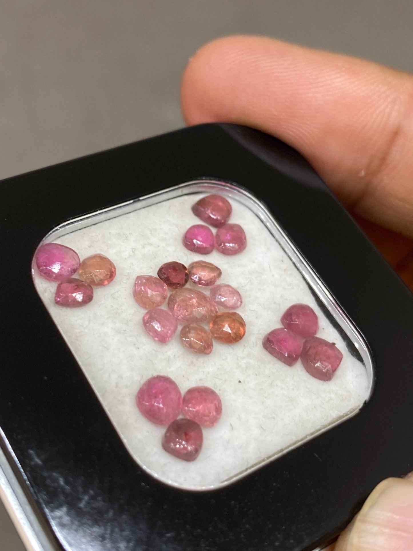 Pink tourmaline very small size faceted heart briolettes undrilled pcs 20 wt 5.5 carats size 3.7mm-5x4.4mm pink tourmaline heart briolettes