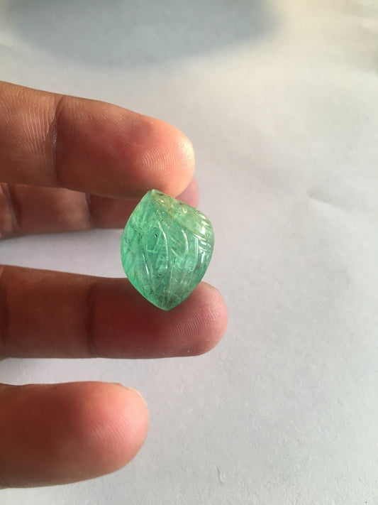 Emerald carving beautiful  natural rare huge piece 24 carats 22x17mm exquisite rare investment grade emerald aaa emerald leaf carving