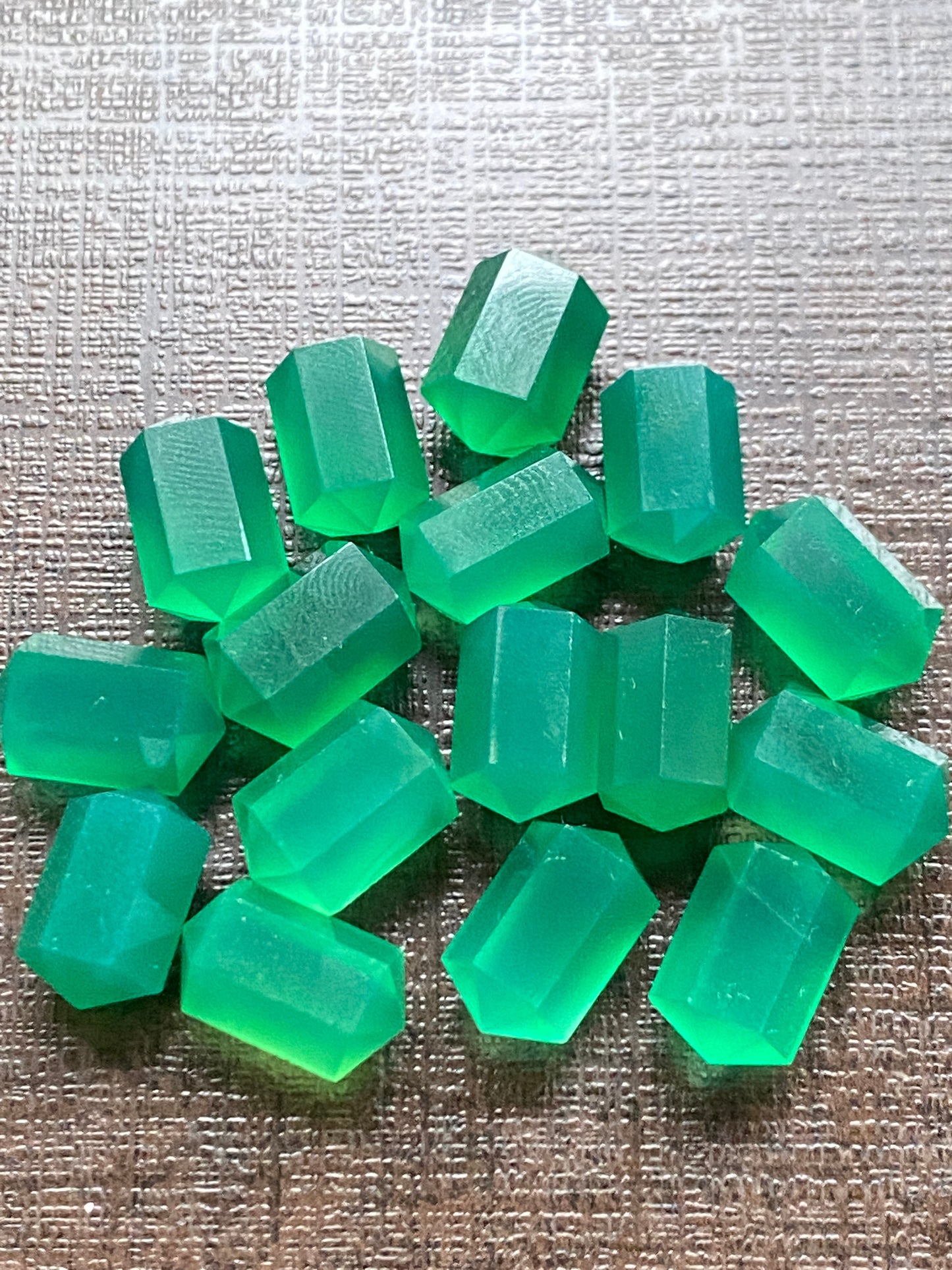 Eye catching green onyx faceted double terminated points fancy shape size 14x8mm rosecut green onyx fancy shape green onyx points