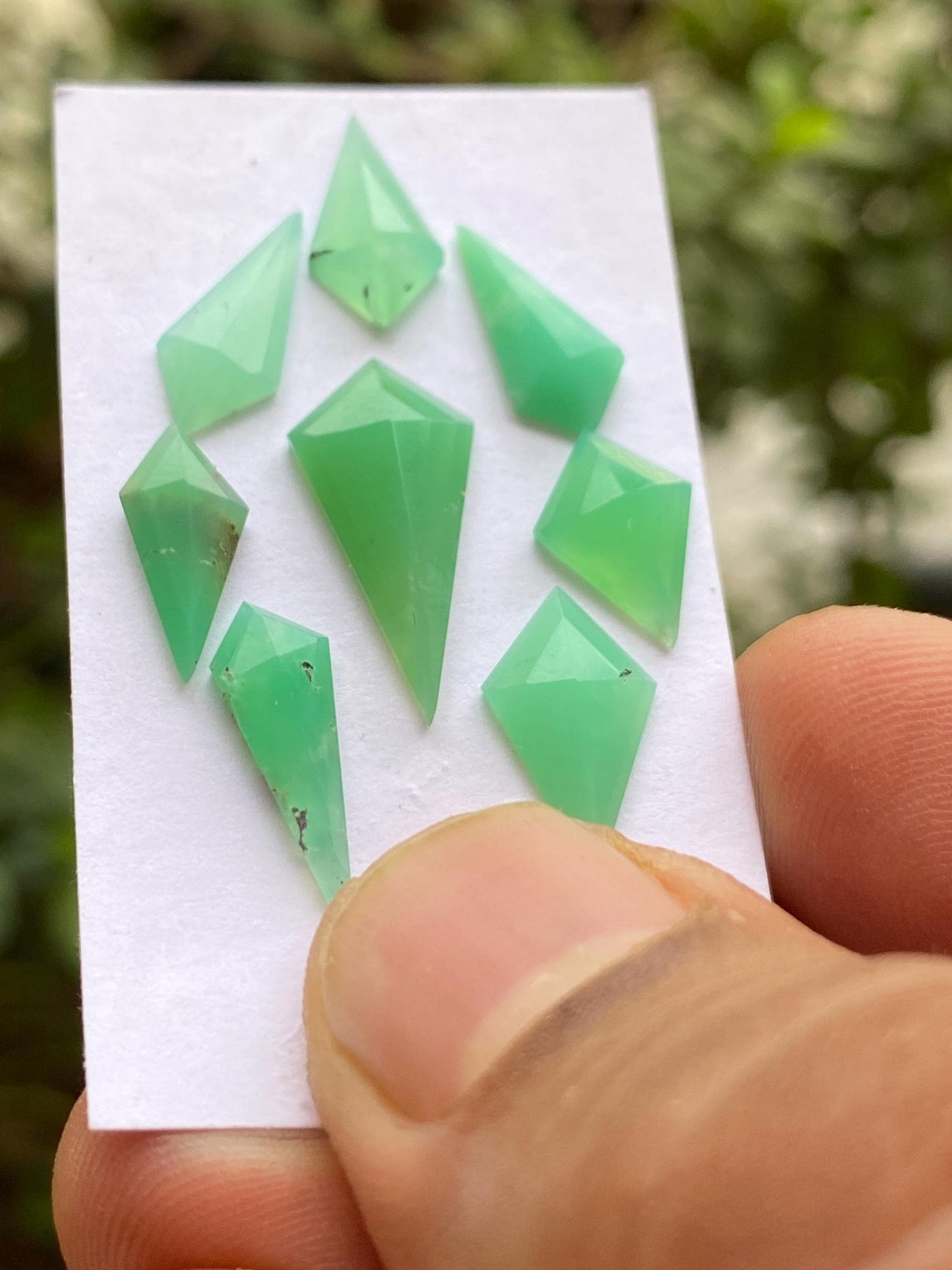 Nice Rare  chrysoprase kite stepcut weight 12.15  pcs 9 size 13x6-19x9mm chrysoprase kite stepcut gems flatbacks