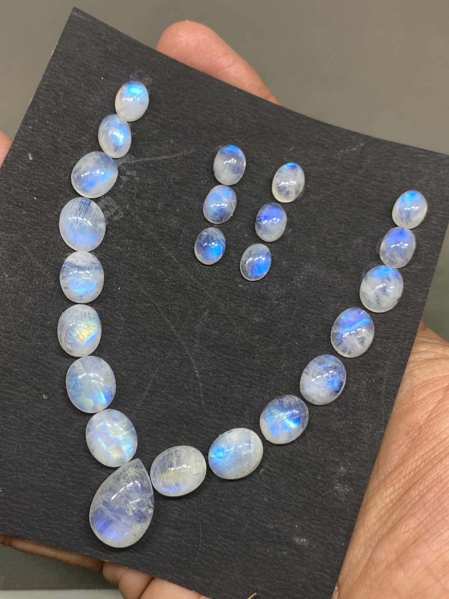 Stunning White rainbow moonstone oval cabochons  necklace lot pcs 23 wt 88 cts carats size 8x6mm-18x13mm(center) blue fire rainbow moonstone