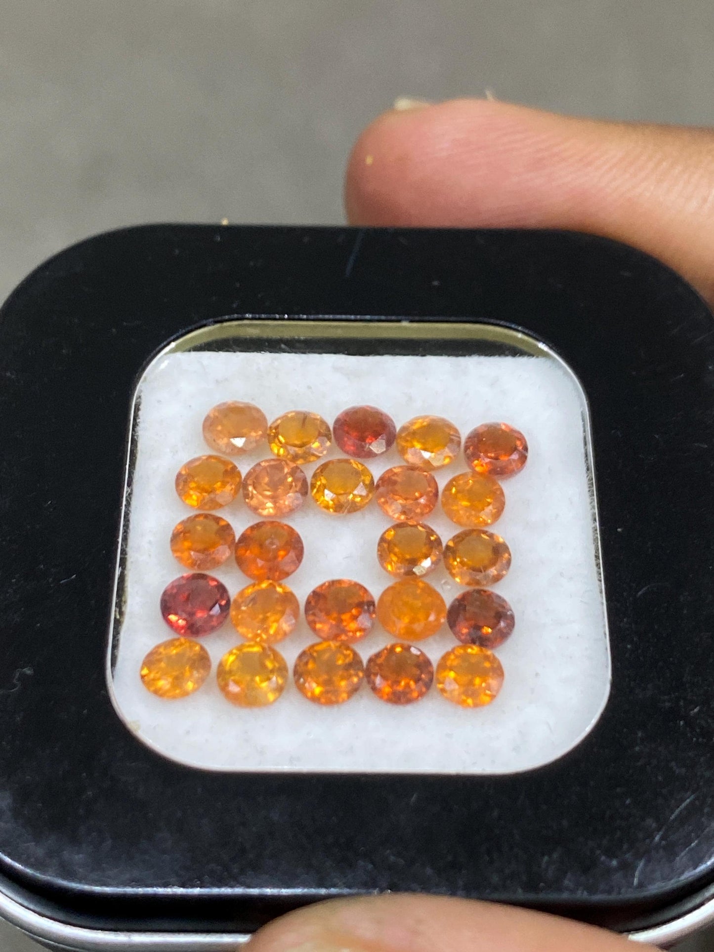 Rare Attractive orange Fanta garnet round  cut weight  carats pcs  24  size   spessartite faceted