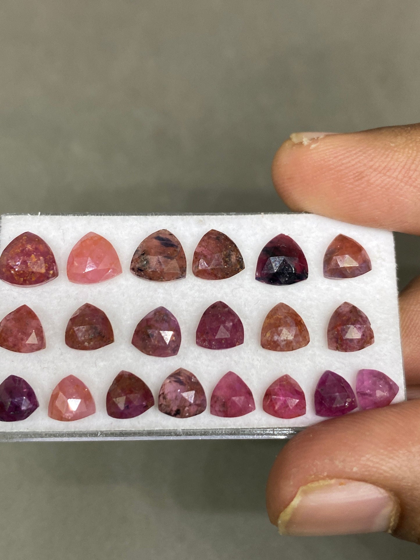 Stunning rare Bicolor pink orangish blue winza sapphire trillion rose cut wt 22.60 cts pcs 20 size 5.5mm-7.5mm sapphire rosecut trillion