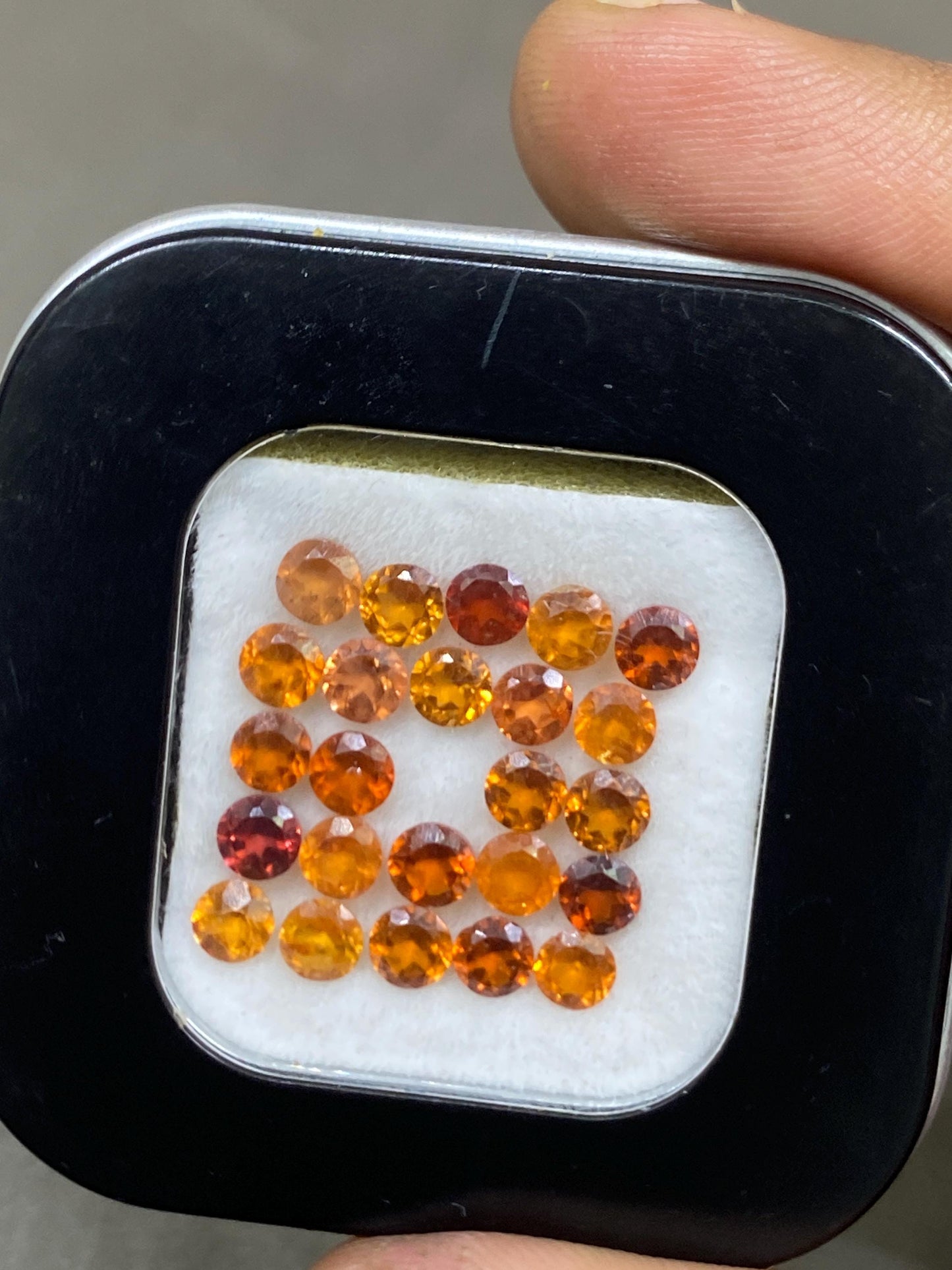 Rare Attractive orange Fanta garnet round  cut weight  carats pcs  24  size   spessartite faceted