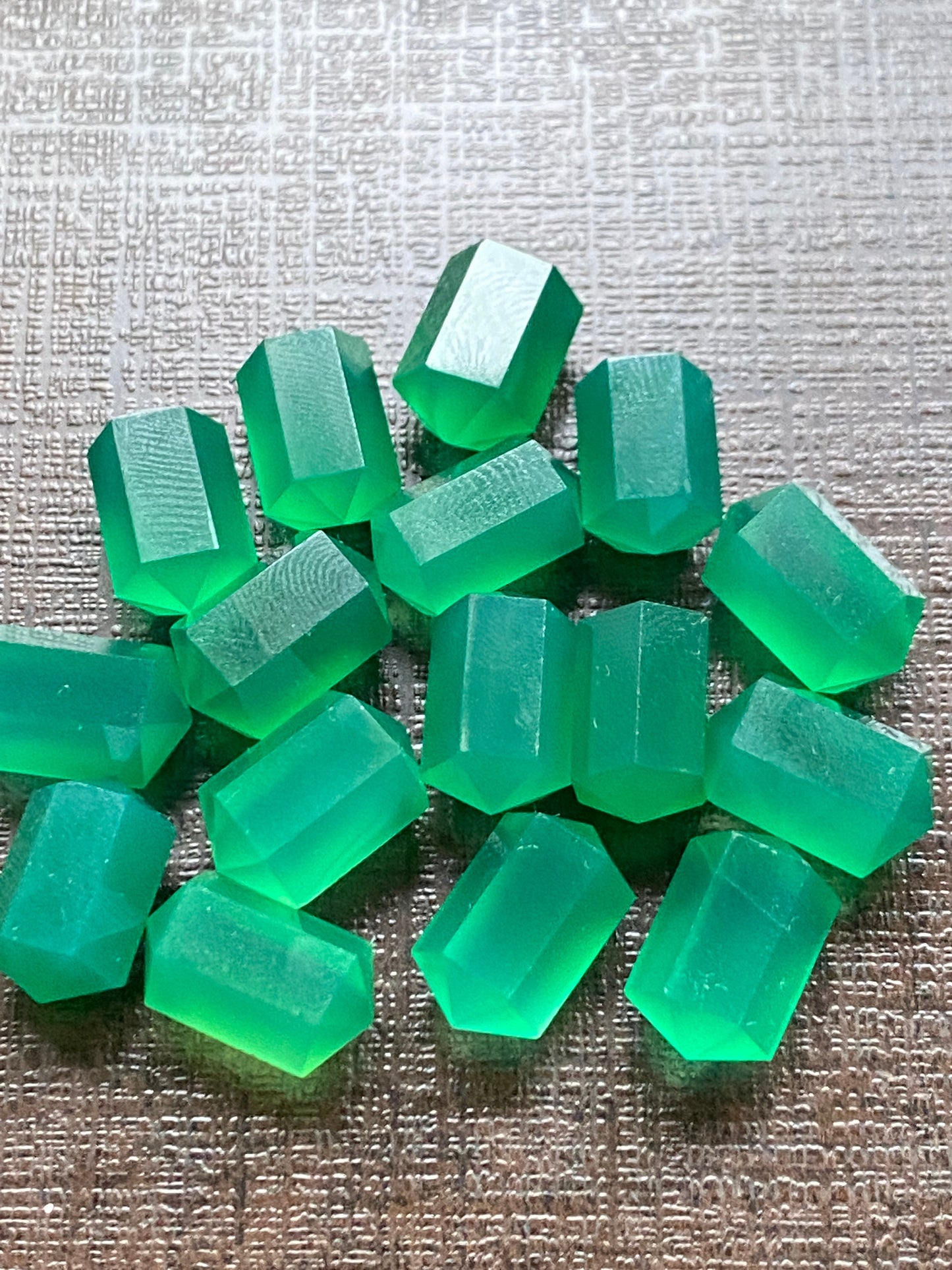 Eye catching green onyx faceted double terminated points fancy shape size 14x8mm rosecut green onyx fancy shape green onyx points