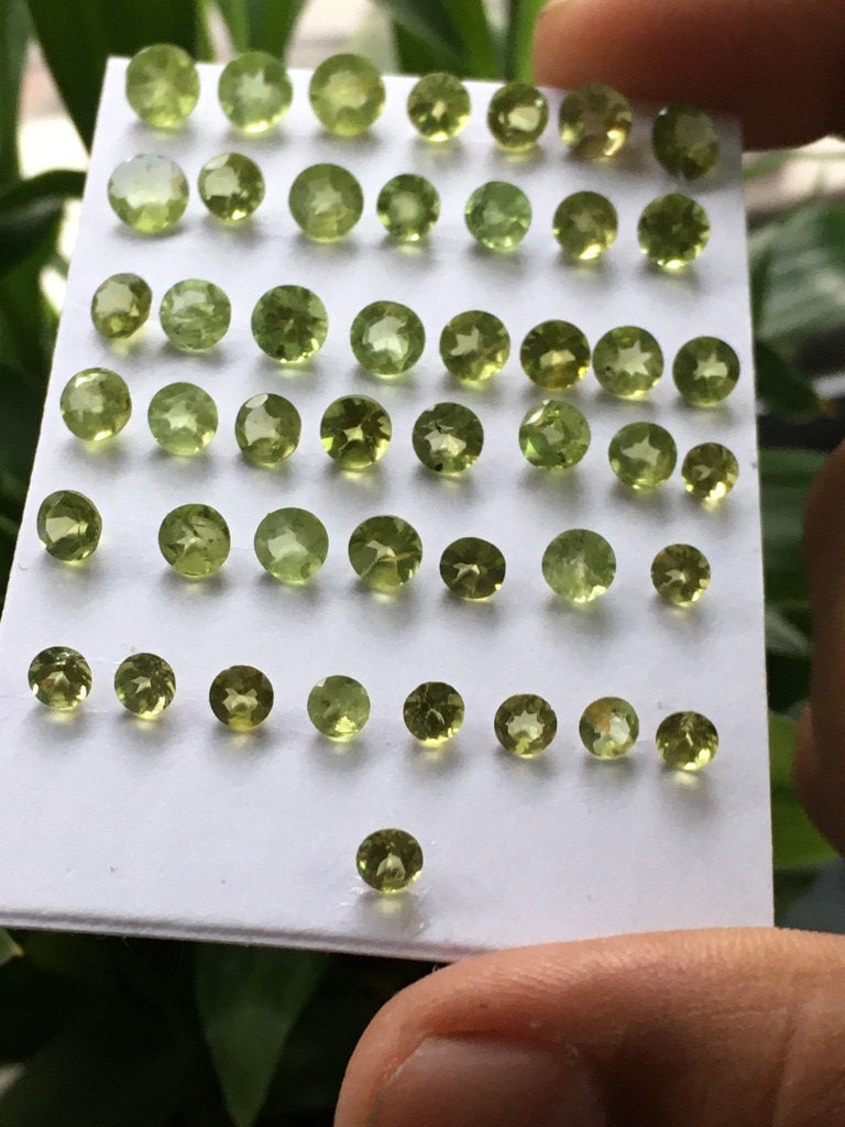 Dazzling peridot  round cut stone pcs 46 wt 24.70 cts size 4mm to 6mm natural peridot round cut jewelry supply