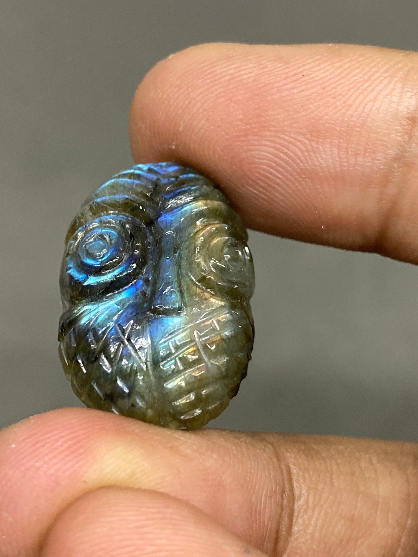 Very cute labradorite owl carving gemstone carving size 26x18mm weight 25 carats labradorite owl carving