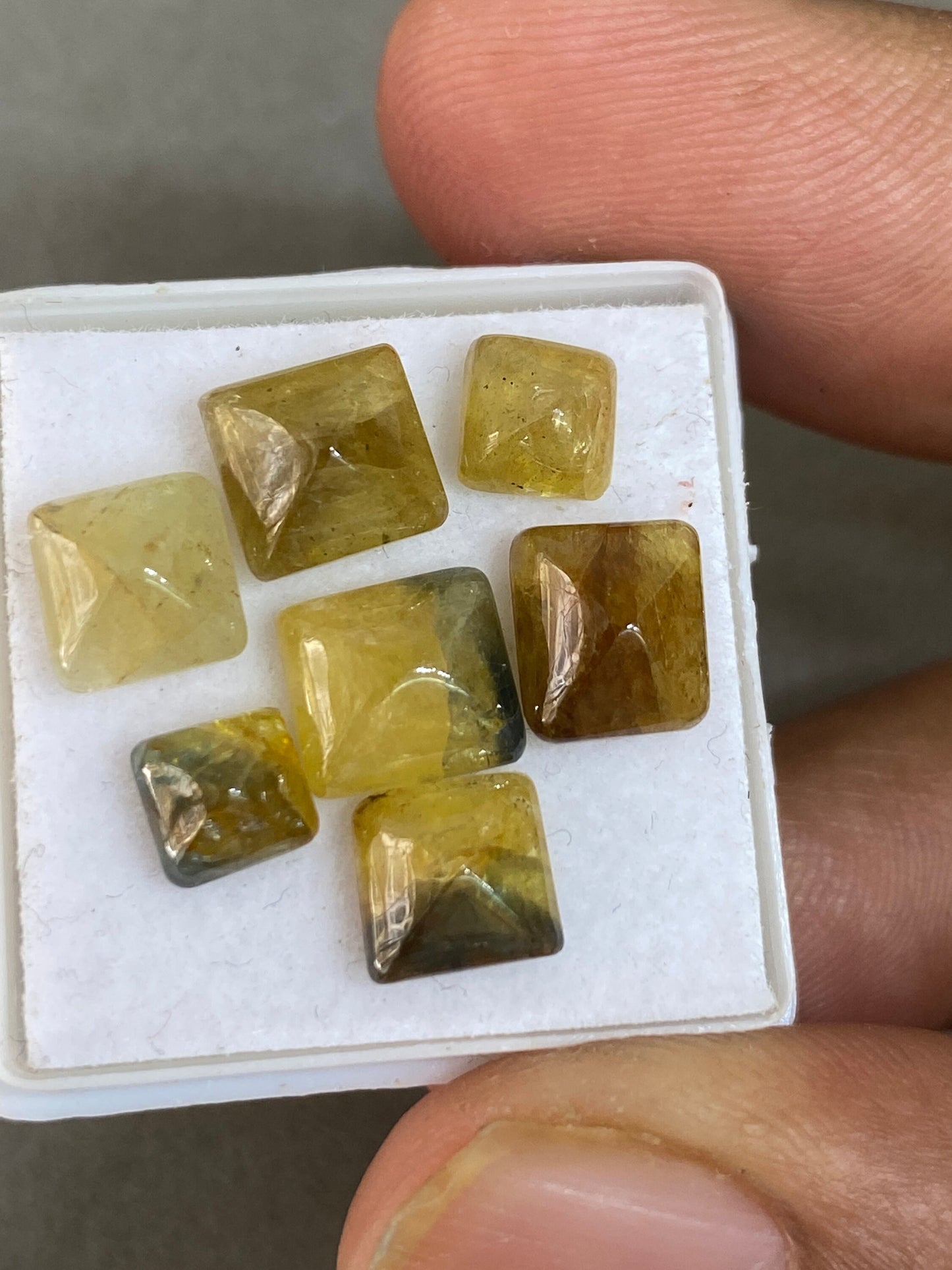 Awesome very rare bi color yellow sapphire sugar loaf cabochons  weight 13.30 cts pcs 7 size 5.7x5.5mm-7.5x7mm sapphire sugar loaf cabochons