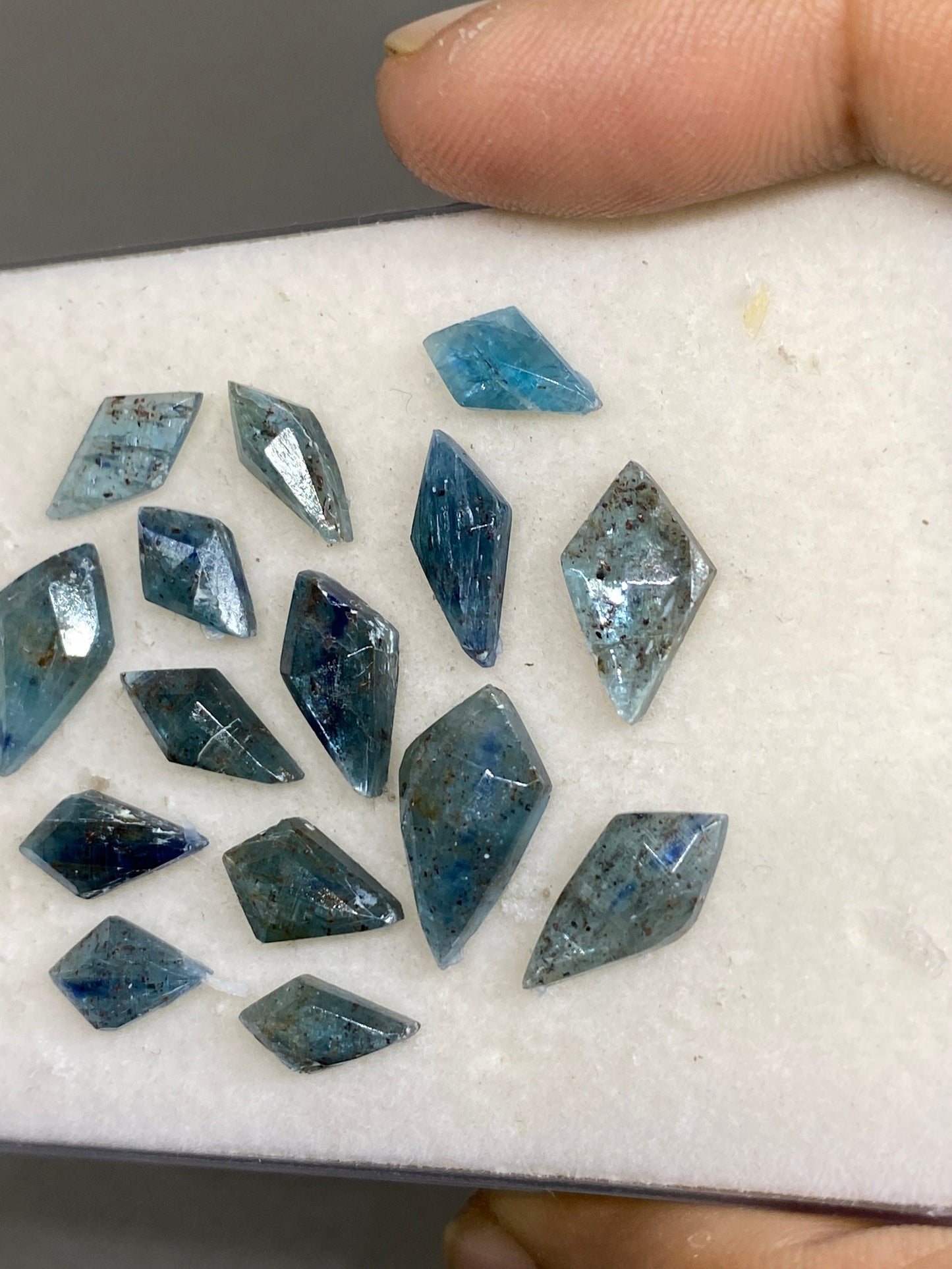 Stunning rare teal kyanite kite geometric stepcut flatback aaa quality lovely color weight 33 carats pieces 15 size 10x5mm-16x9mm rosecut