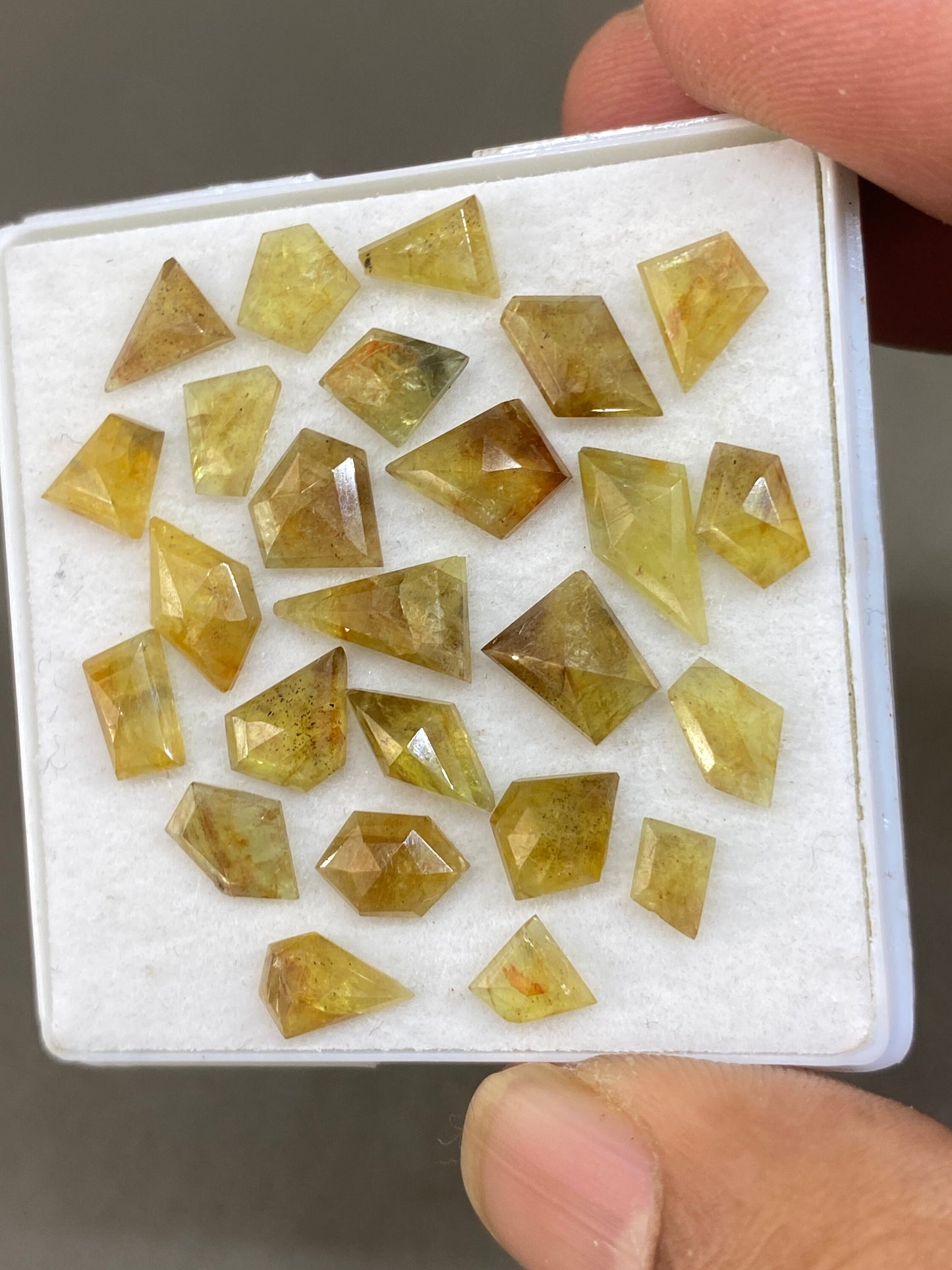 Mesmerising very rare Tanzania mines  yellow sapphire Bicolor geometric wt 26 carats pcs 25 size 5x4mm-11x7mm  sapphire stepcut