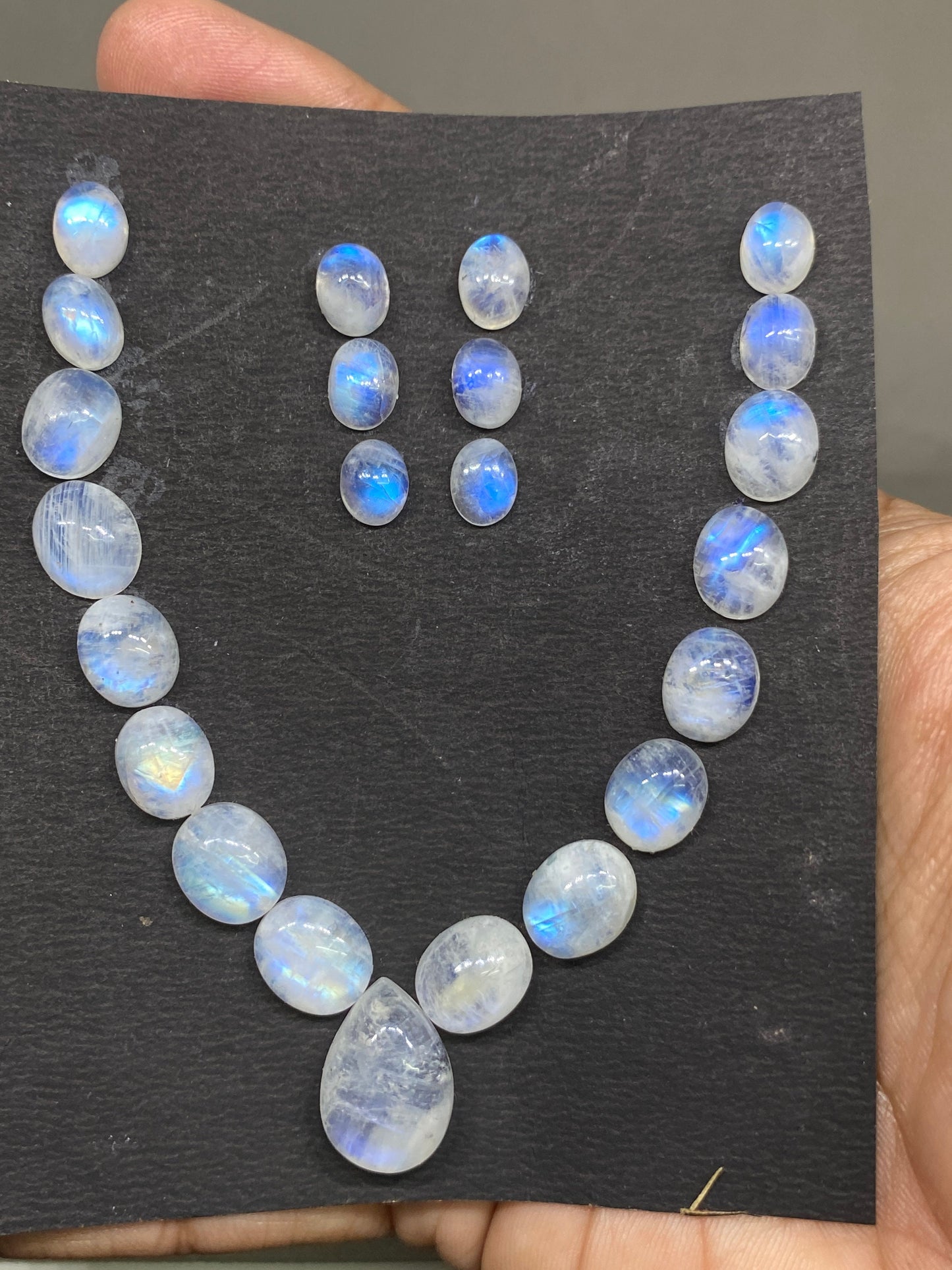 Stunning White rainbow moonstone oval cabochons  necklace lot pcs 23 wt 88 cts carats size 8x6mm-18x13mm(center) blue fire rainbow moonstone