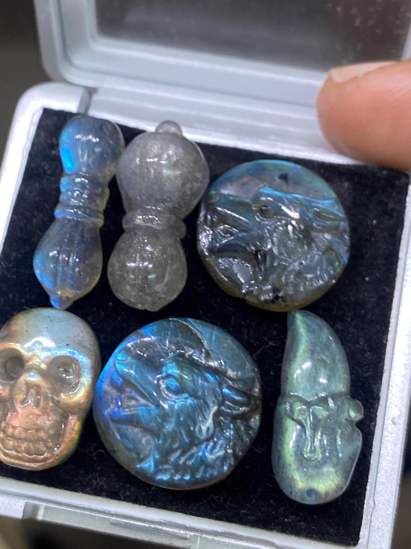 Dazzling AAA Natural Blue fire labradorite wolf face gargoyle carving aaa wt 85.80 cts pcs 6 size 9x6-16x7mm labradorite carving