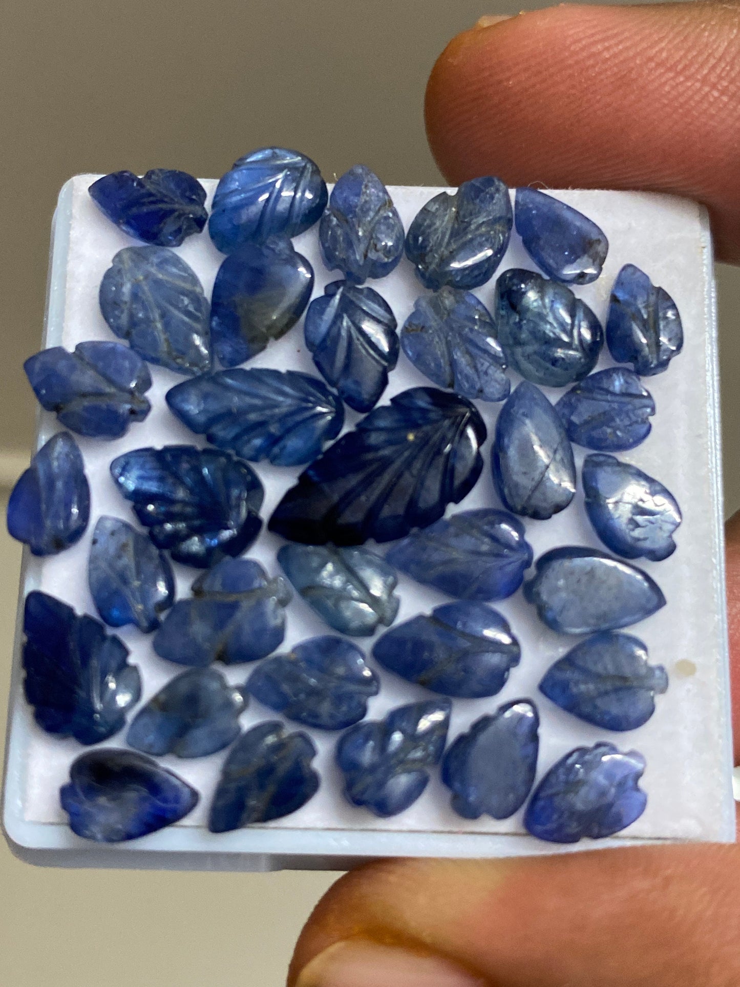 Burma Blue sapphire leaves carvings weight 34 carats Burmese ruby size 7x4.5mm-13.8x7mm pieces 34 burma mines ruby carvings rare burma ruby