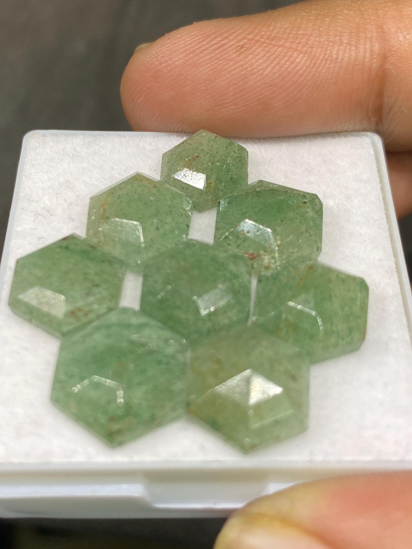 Cute Green quartz step cut hexagon shape  wt 32 carats pcs 8 size 10mm-11mm green quartz rosecut gems rings pendants supply